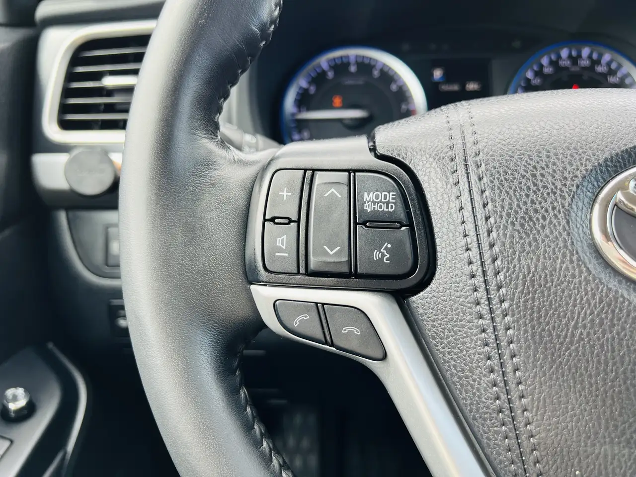 Toyota Highlander снимка Toyota Highlander