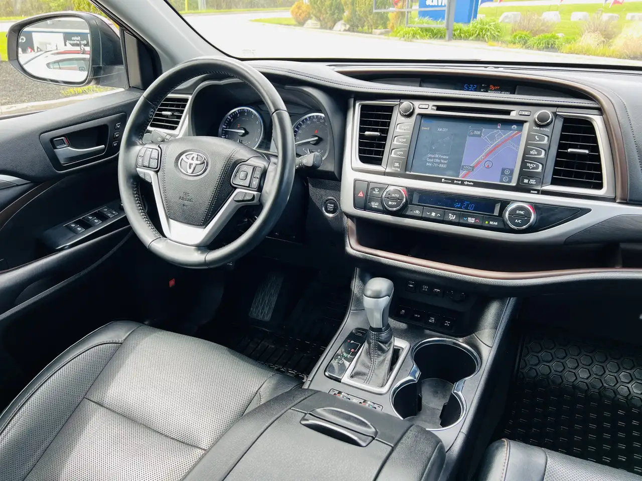 Toyota Highlander снимка Toyota Highlander