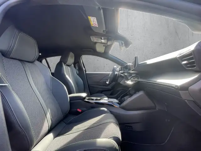 Peugeot 208 view 13