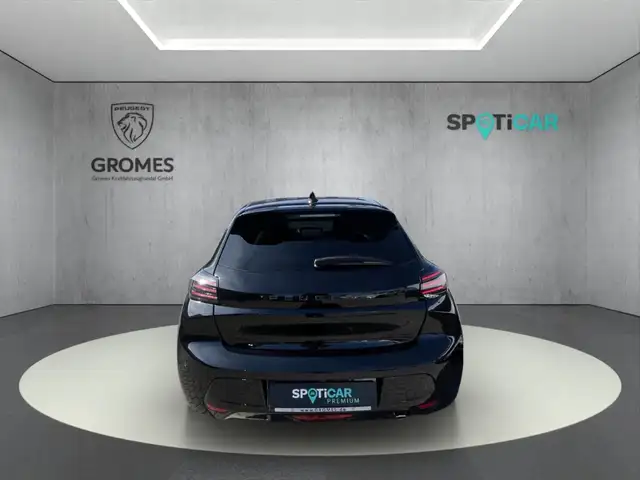 Peugeot 208 view 4