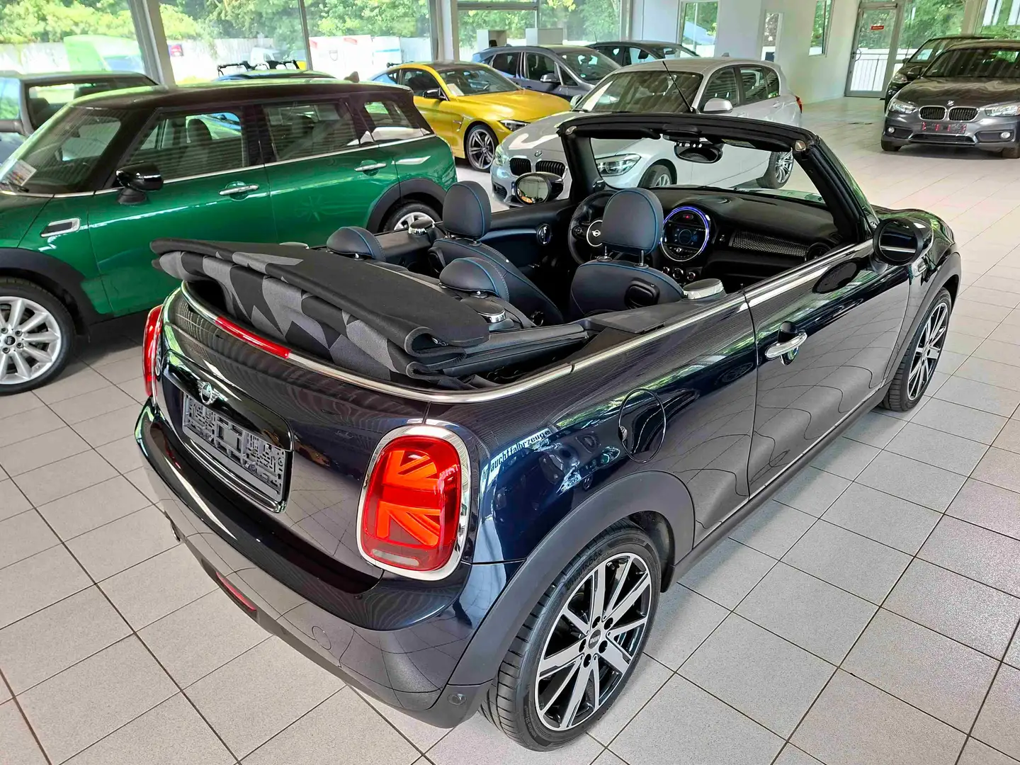 MINI Cooper Cabrio Navi Kamera PDC SportSitze Sitzhzg Sidewalk Trim Noir - 2