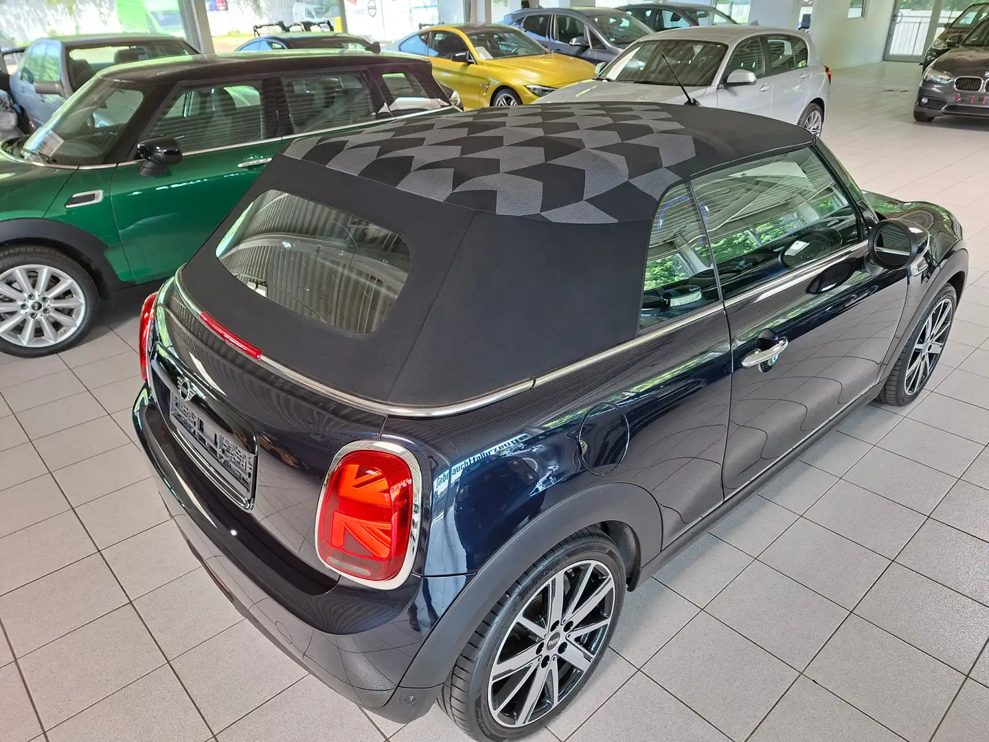 MINI Cooper Cabrio Navi Kamera PDC SportSitze Sitzhzg Sidewalk Trim Noir - 1