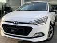 Hyundai i20 1.1 CRDi Blackline / Clim Auto / Cruise / PDC Weiß - thumbnail 1