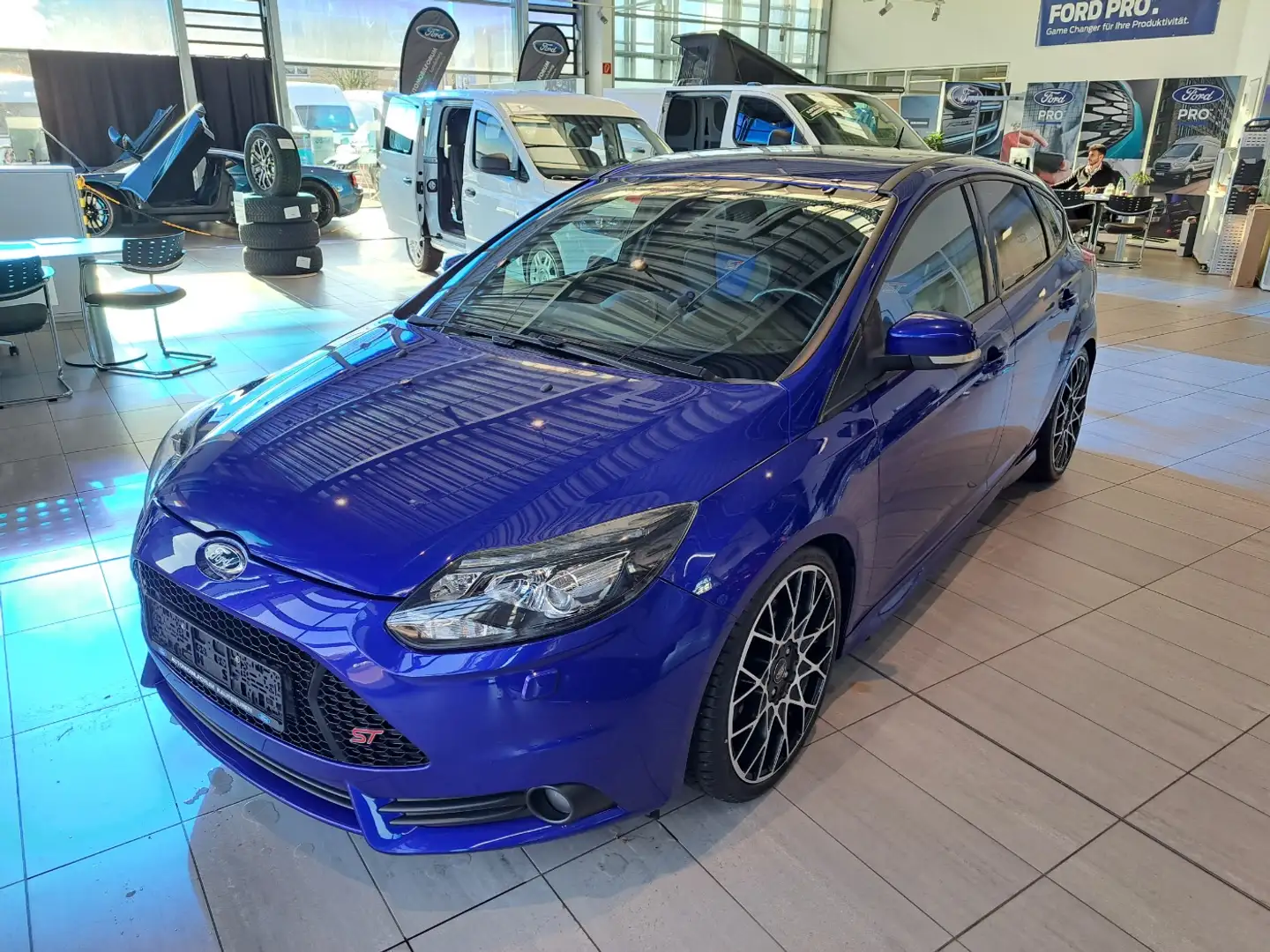 Ford Focus ST 2.0 Xenon SHZ KlimaA PDC Winterpak. Modrá - 2