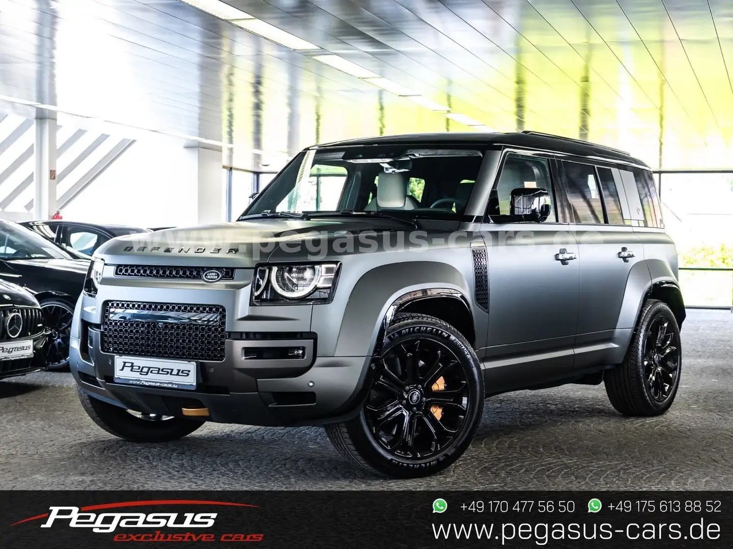 Land Rover Defender 4.4 P635 110 OCTA Edition One*AHK*22" Зелений - 1