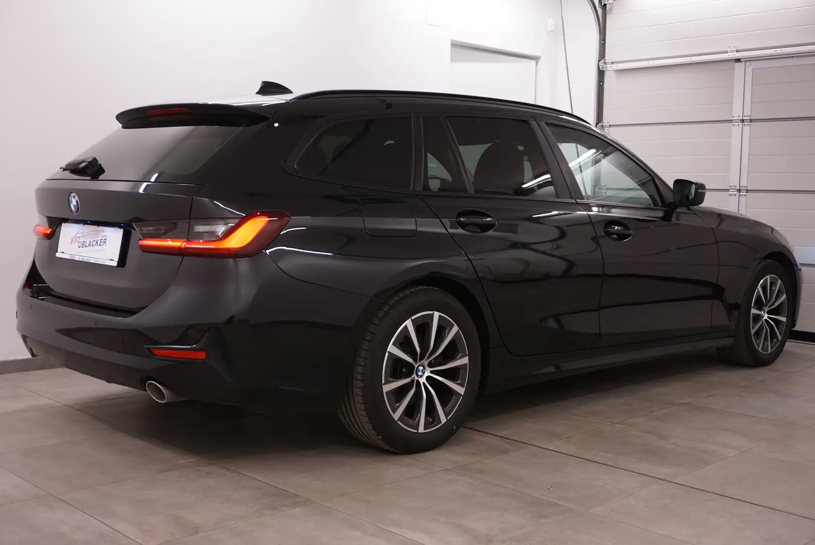 BMW 318 d Sport  // Anhängervorrichtung // ACC // Schwarz - 2