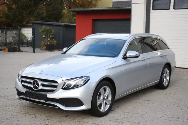 Mercedes-Benz E 220 d T-Modell LED / Navi / Kamera