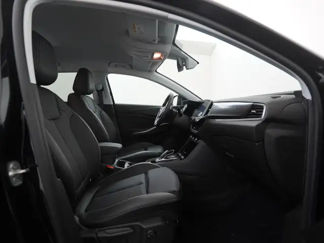 Opel Grandland view 3