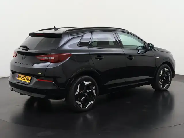 Opel Grandland view 5