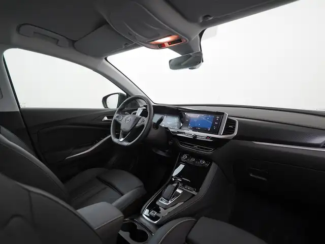 Opel Grandland view 2