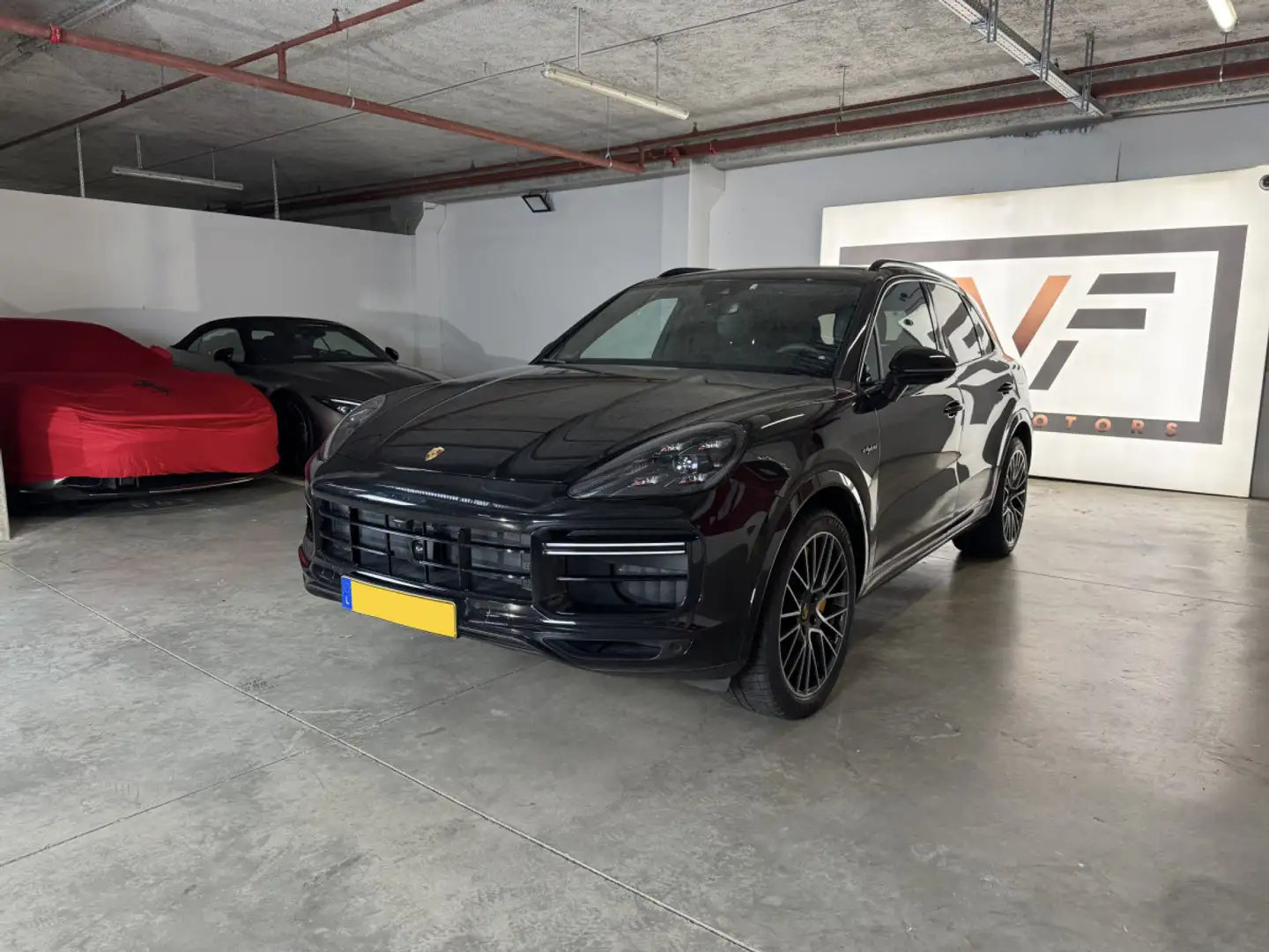 Porsche Cayenne Turbo S E-Hybrid - 1