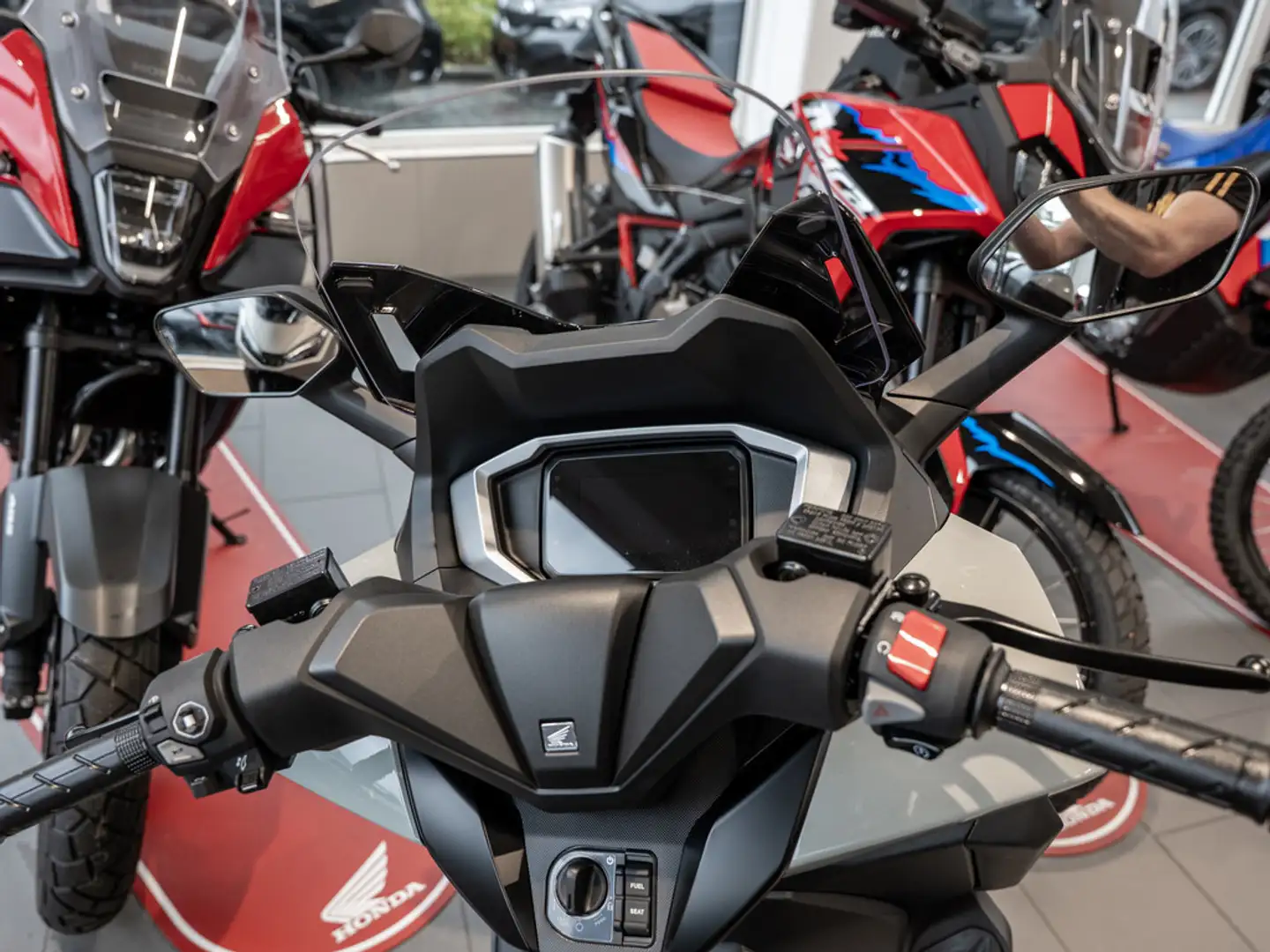 Honda Forza 350 LED SCHEINWERFER Šedá - 2