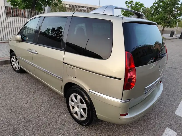 Peugeot 807 2.0HDI FAP Executive 136