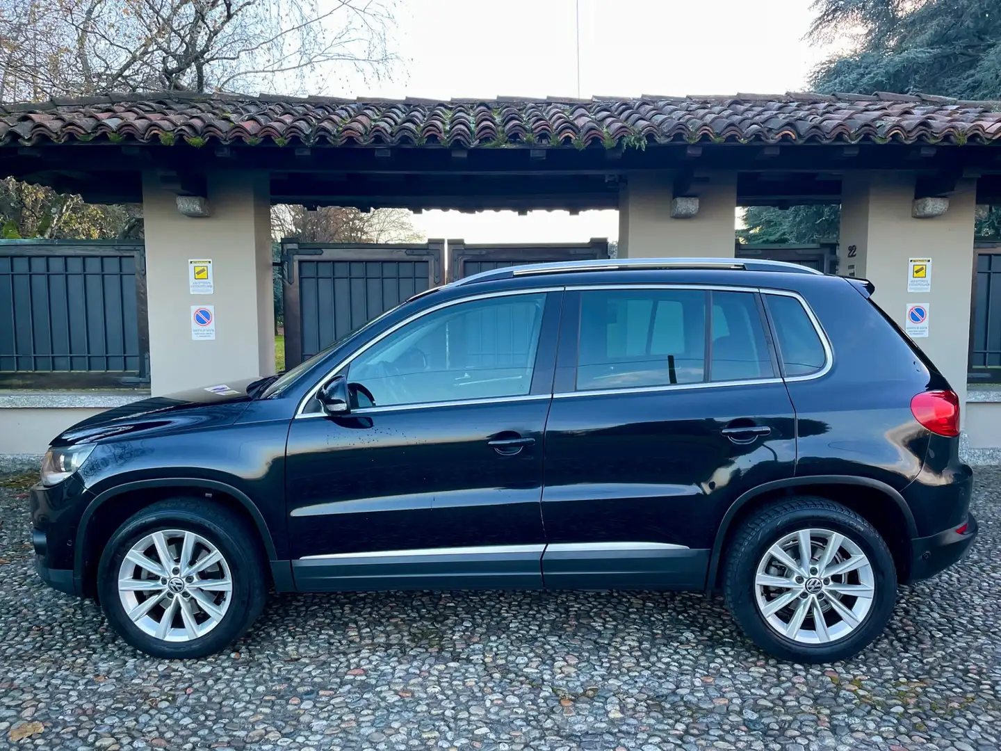 Volkswagen Tiguan Tiguan 2.0 TDI 170 CV 4MOTION Sport & Style Nero - 2