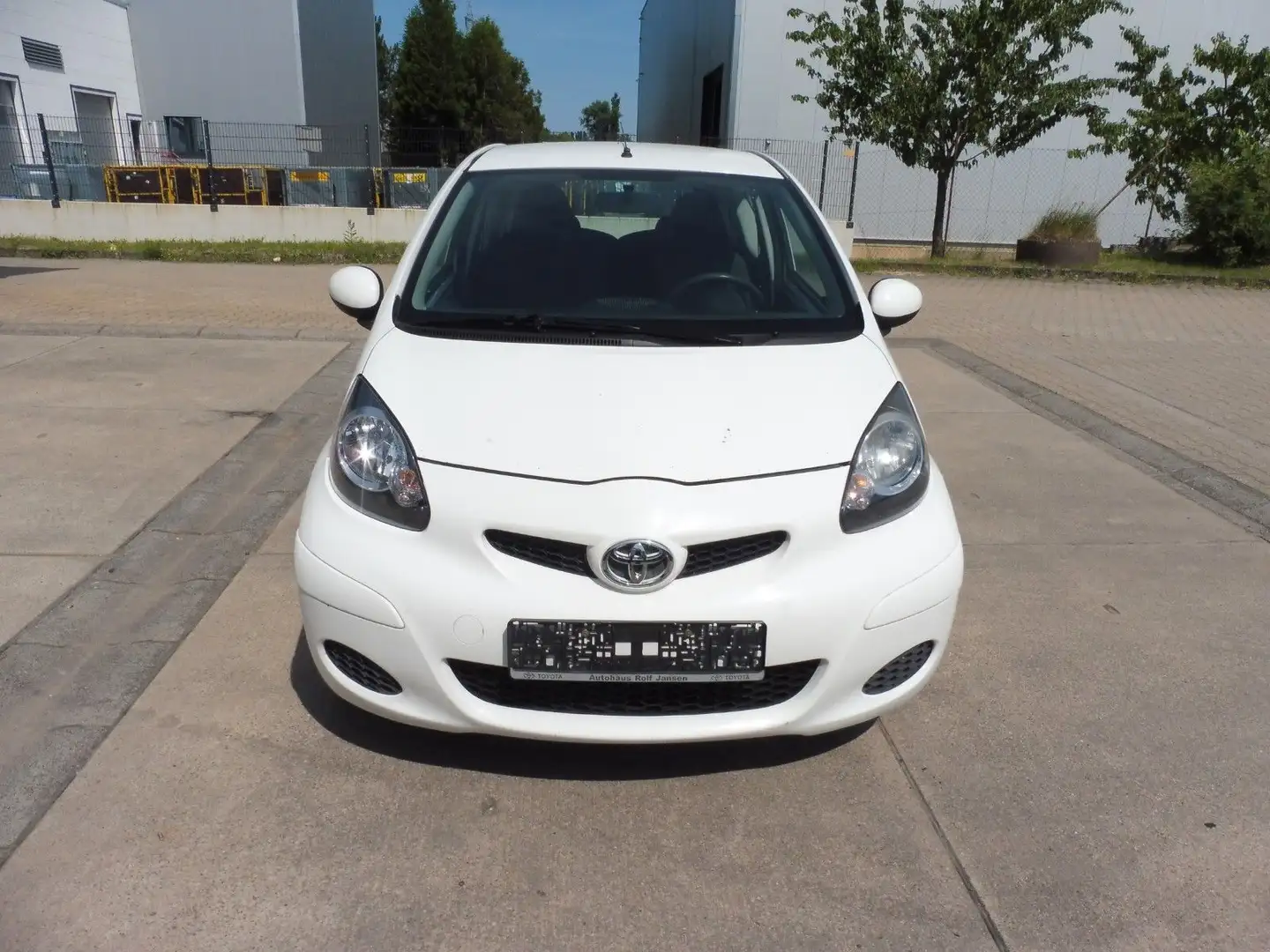 Toyota Aygo (X) 1,0-l-VVT-i City Weiß - 2