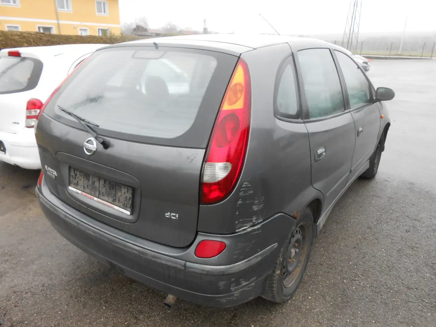 Nissan Almera Tino 2,2 dCi Acenta Grau - 2
