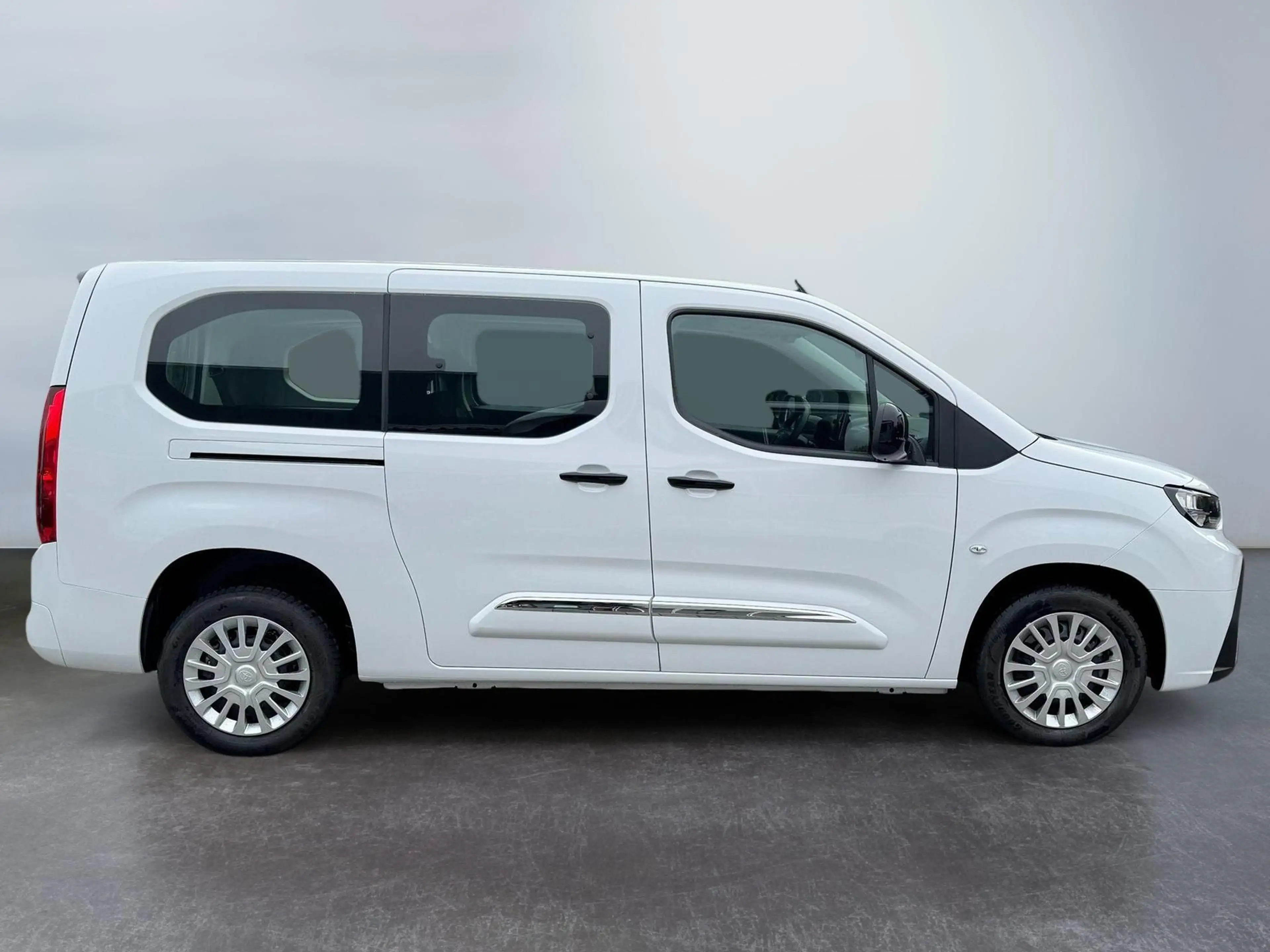 Toyota Proace City Verso 1,5 D-4D L2 Business 7 Sitzer Klima Einpa... — photo 6