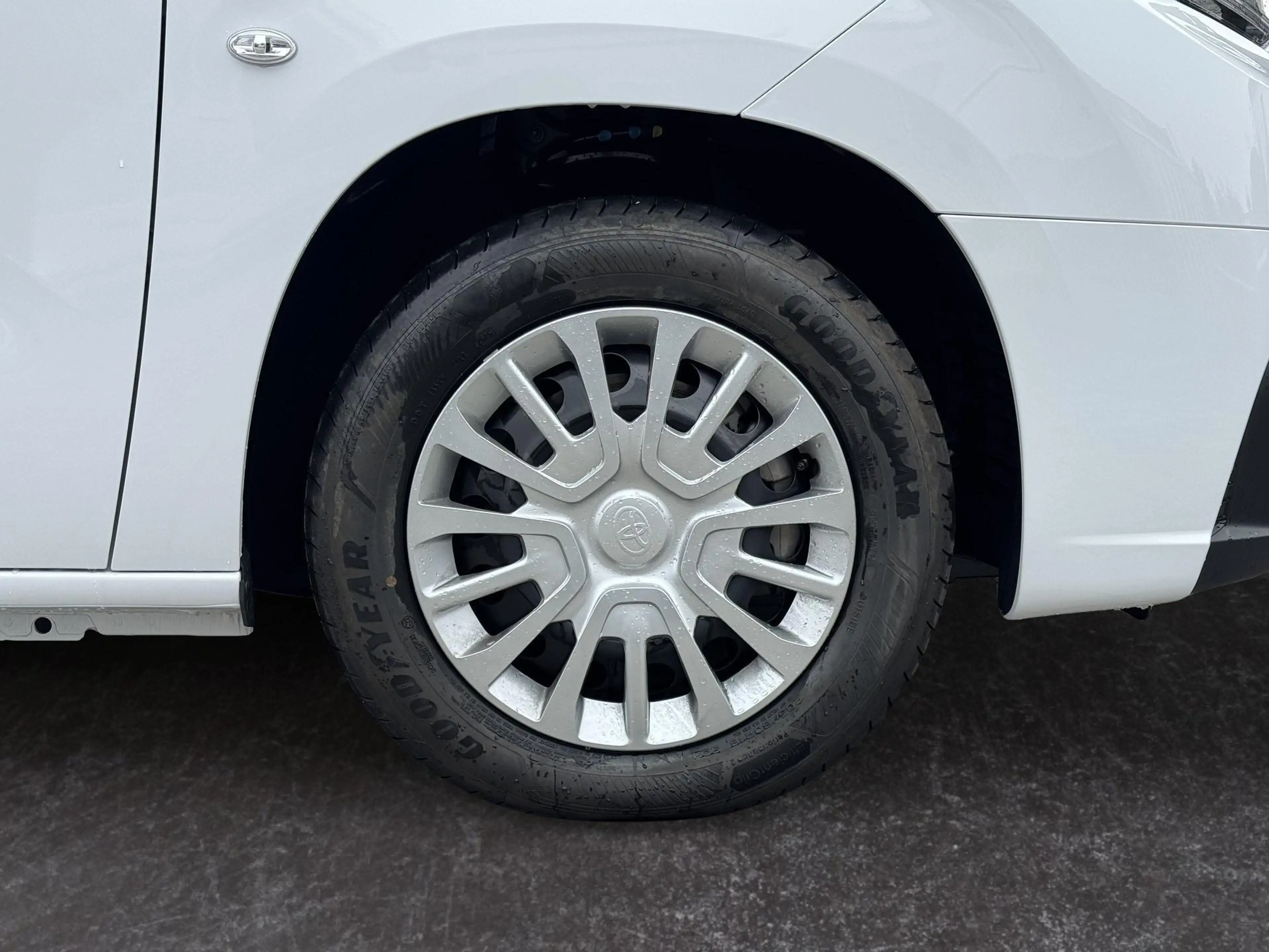 Toyota Proace City Verso 1,5 D-4D L2 Business 7 Sitzer Klima Einpa... — photo 7