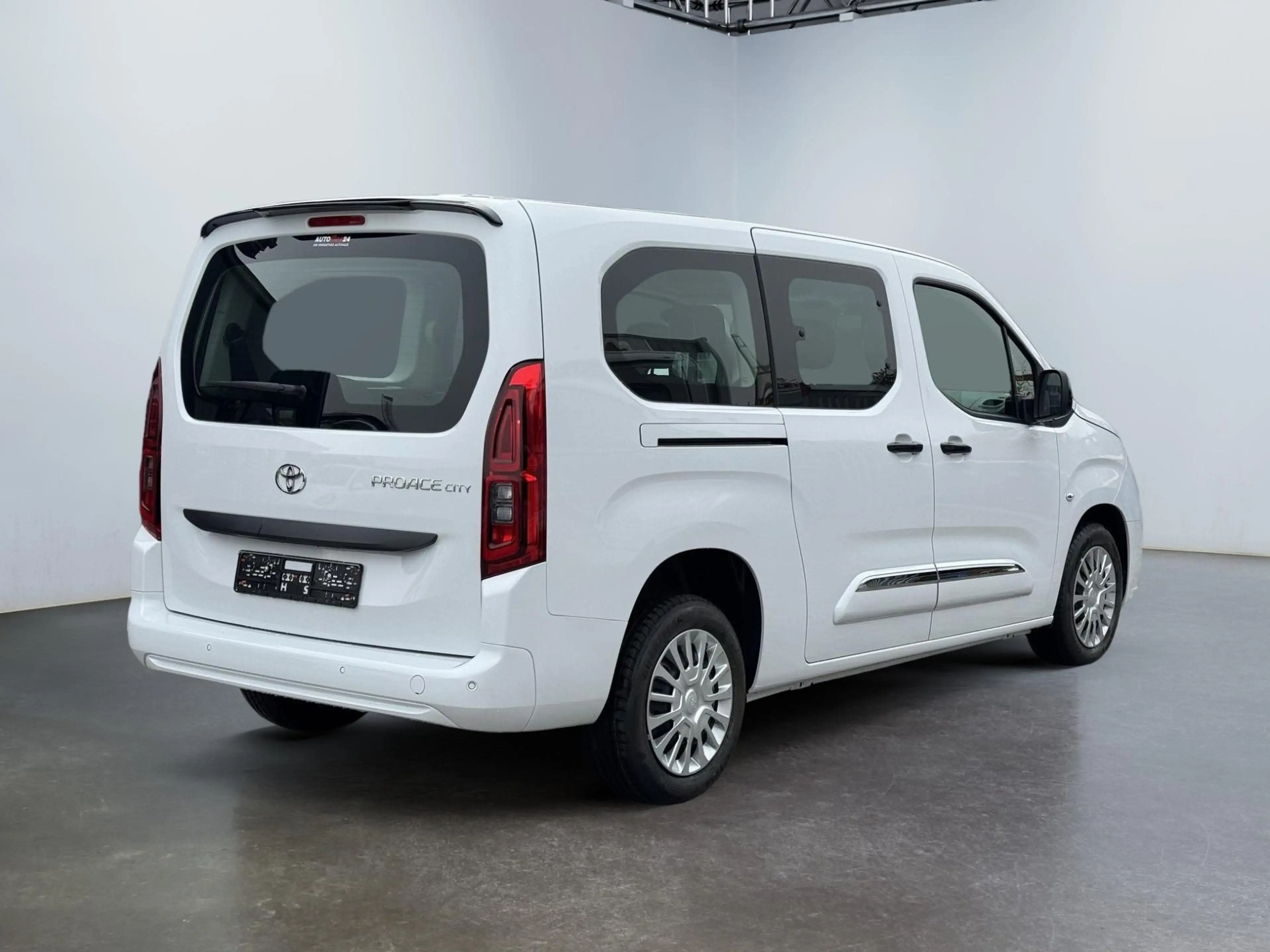 Toyota Proace City Verso 1,5 D-4D L2 Business 7 Sitzer Klima Einpa... — photo 4