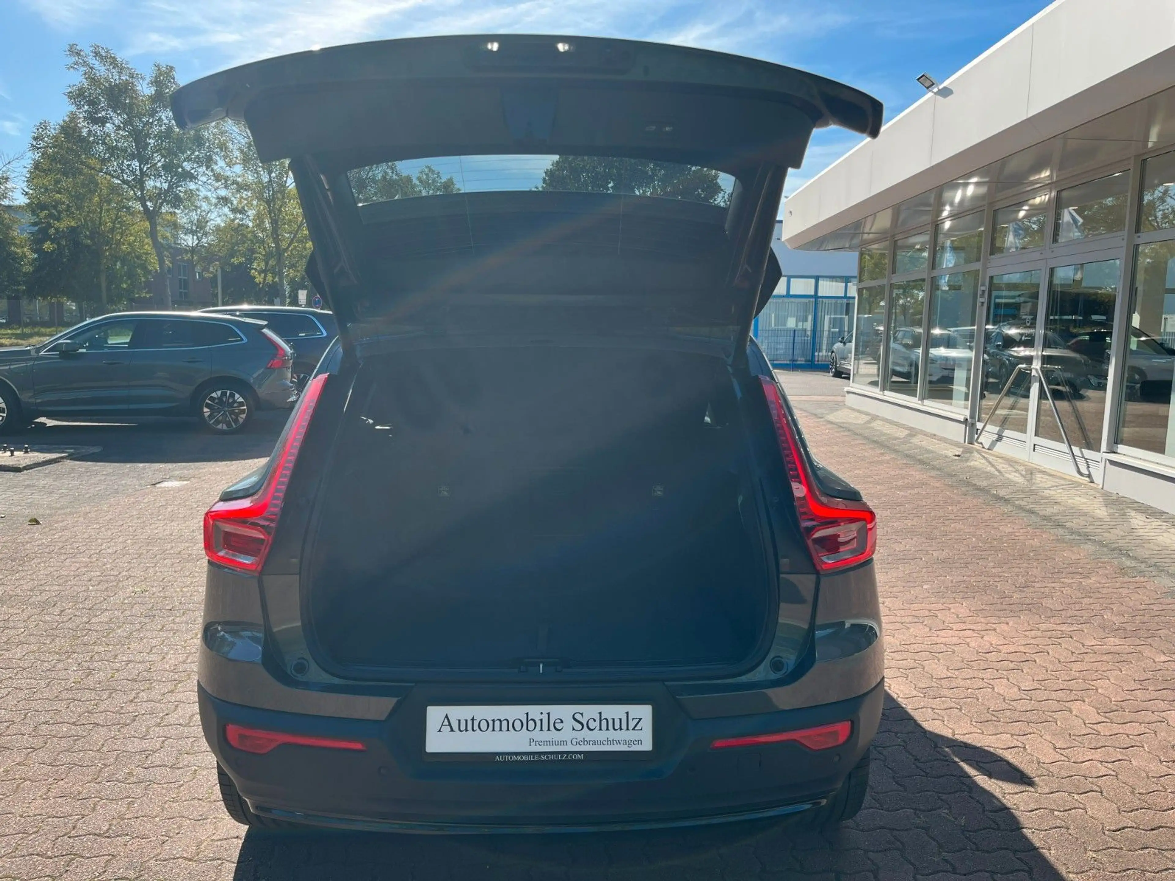 Volvo EX40 Plus Dark Single Motor Ext Range — photo 8