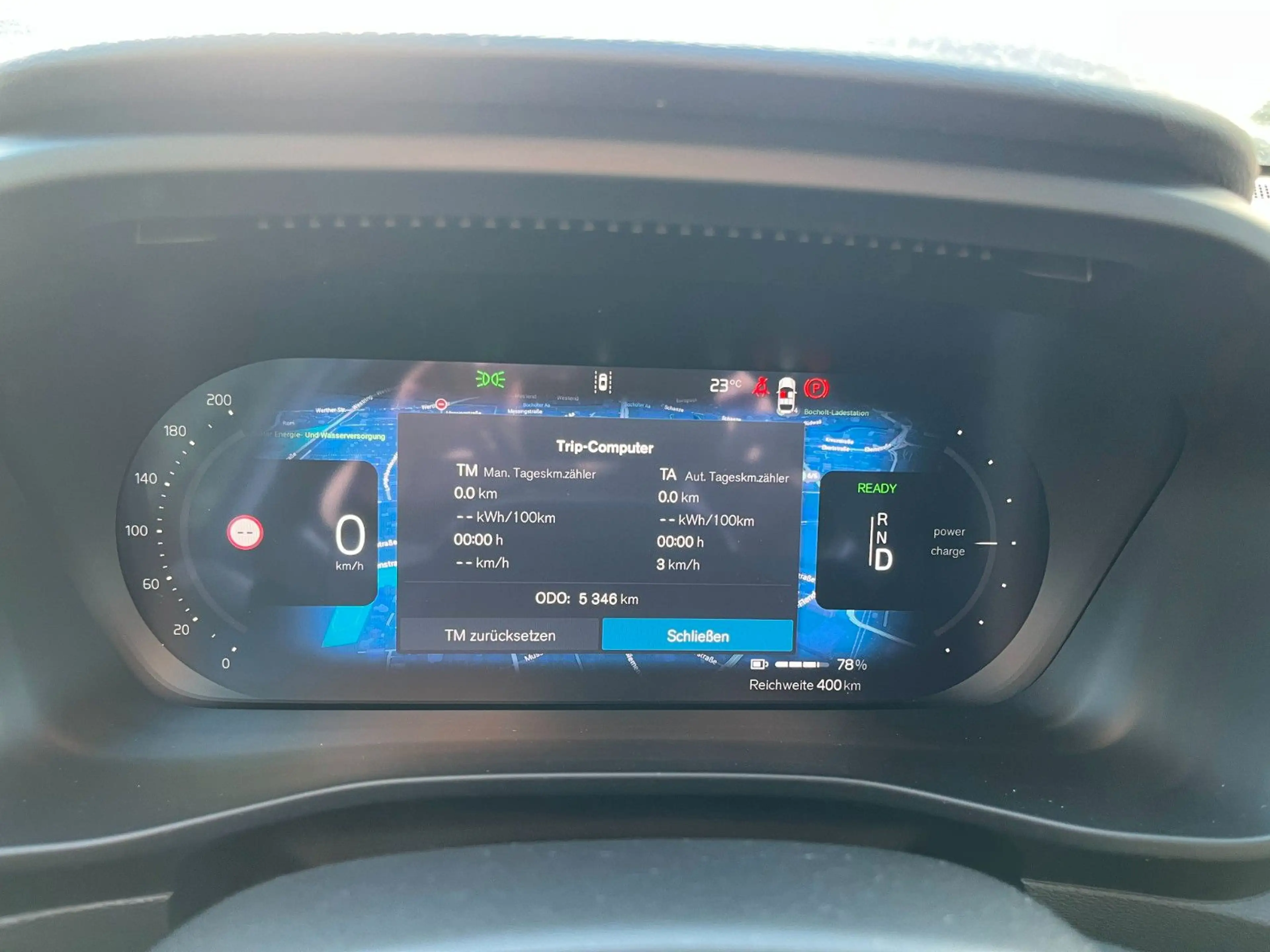 Volvo EX40 Plus Dark Single Motor Ext Range — photo 17