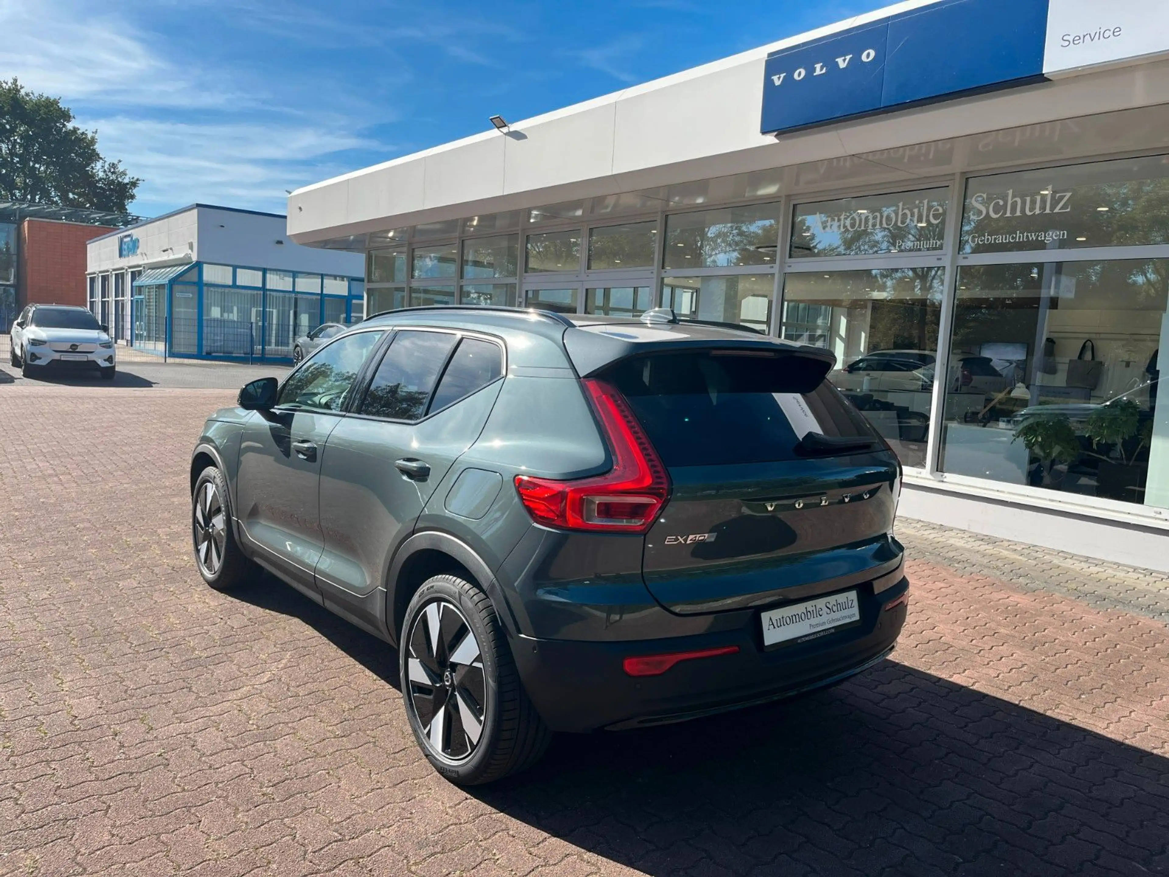 Volvo EX40 Plus Dark Single Motor Ext Range — photo 6