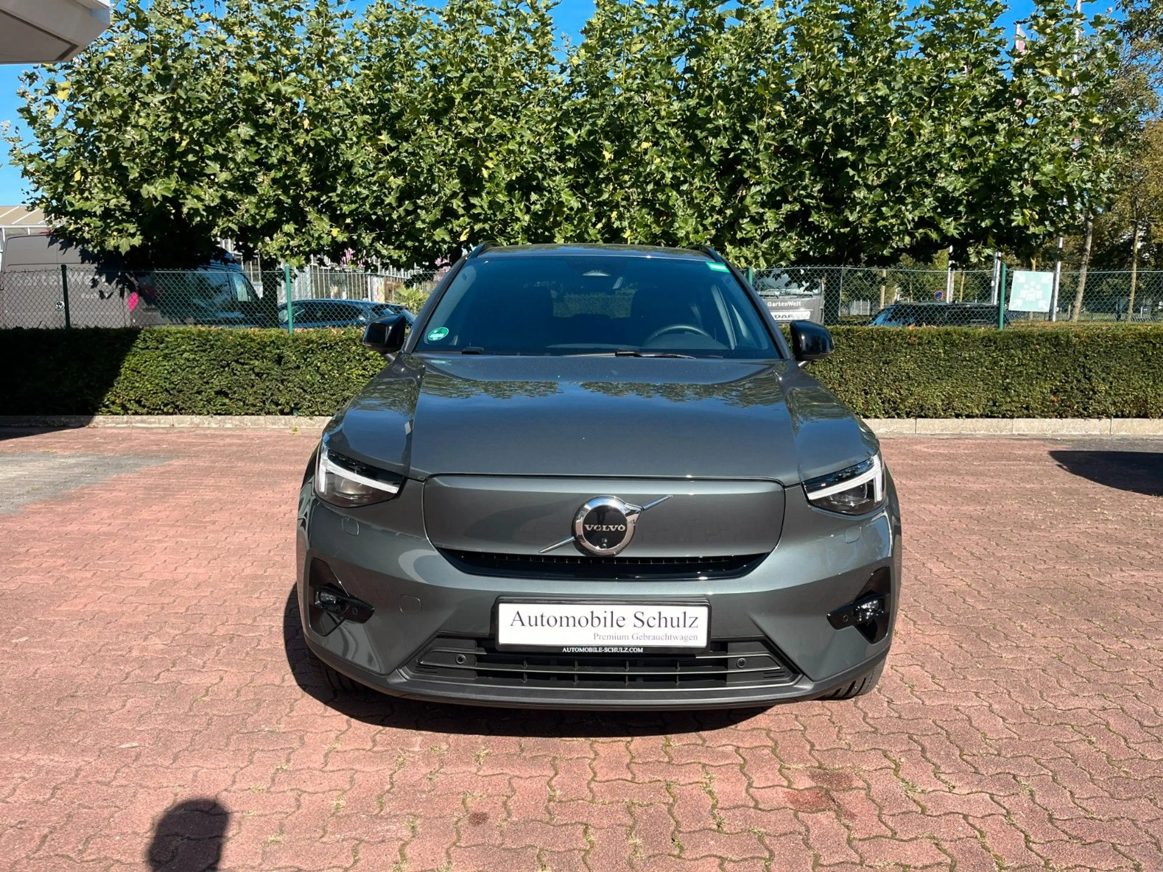 Volvo EX40 Plus Dark Single Motor Ext Range — photo 2