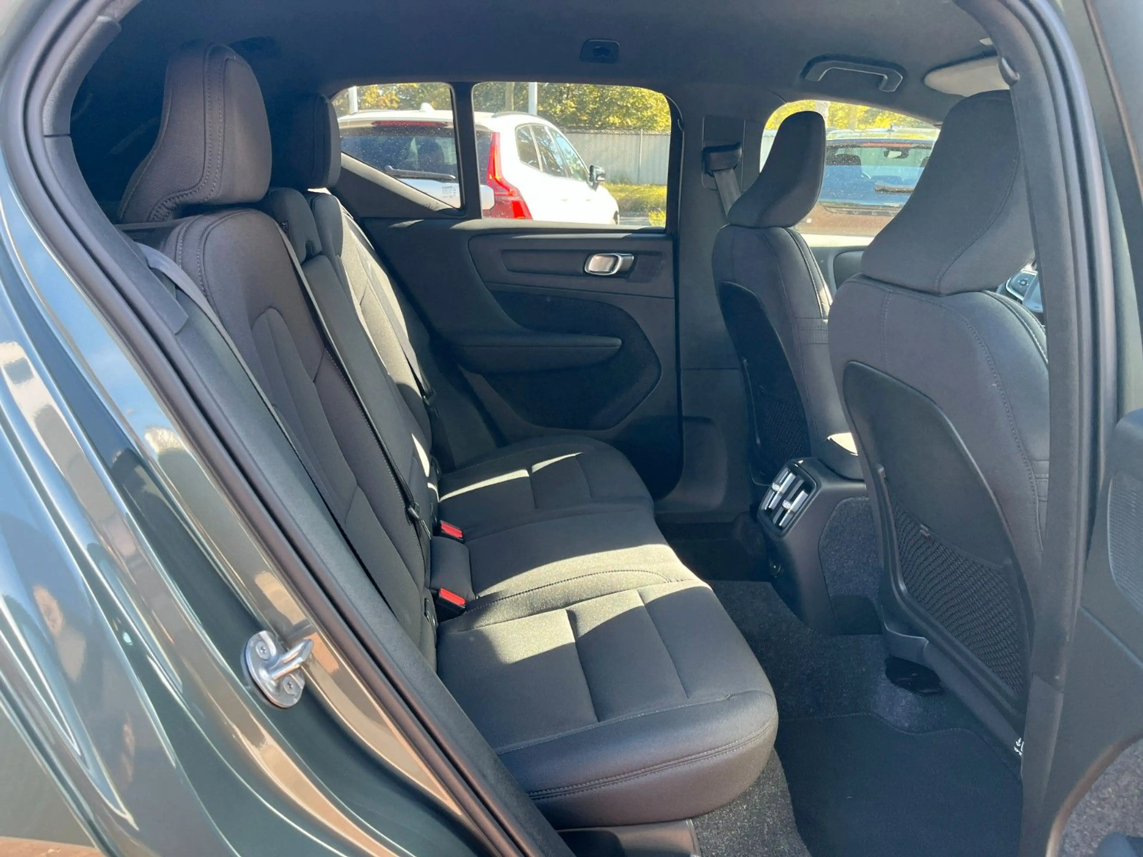 Volvo EX40 Plus Dark Single Motor Ext Range — photo 28