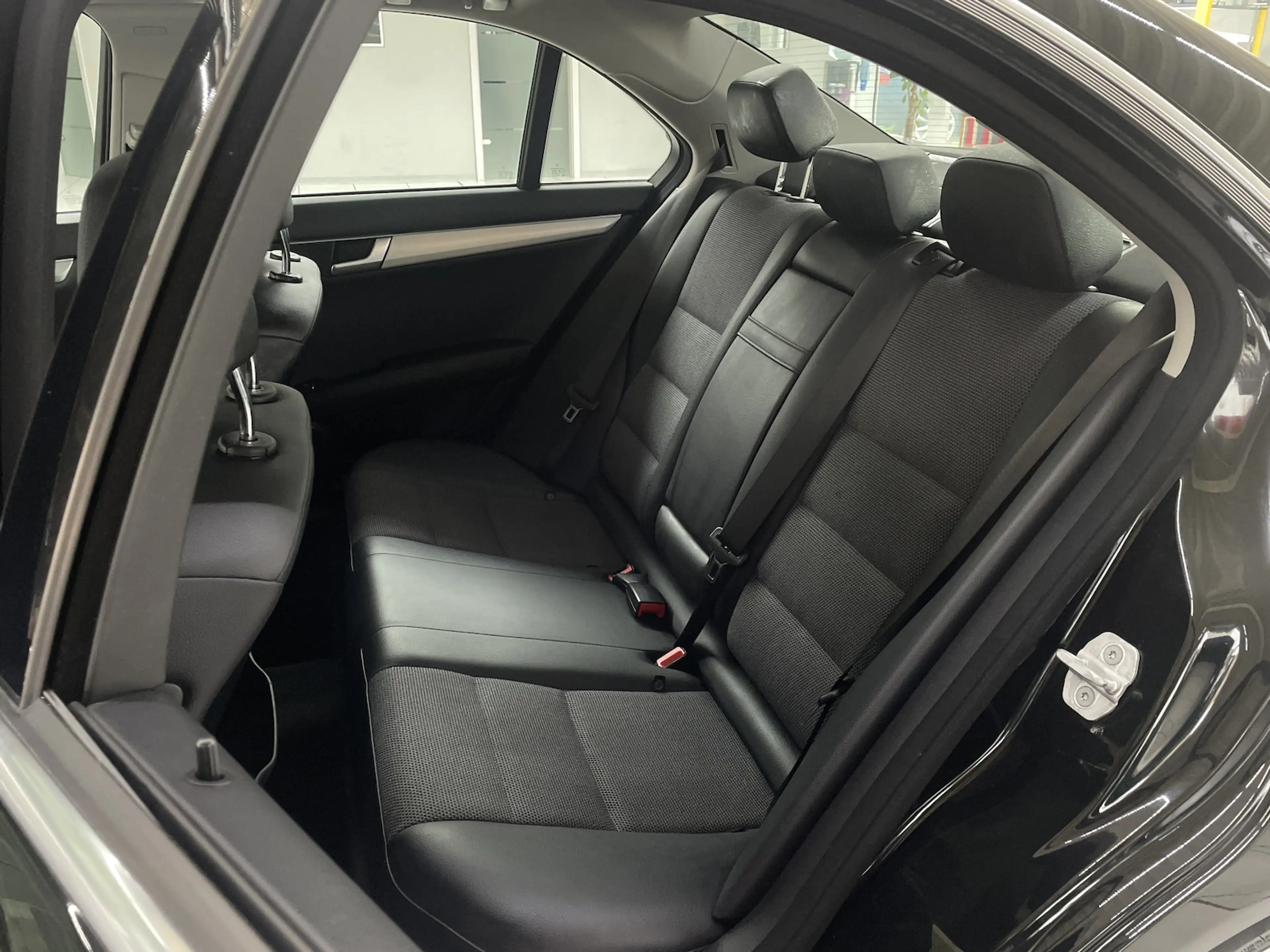 Mercedes-Benz C 350 CGI Aut. 4Matic Leder Navi Bi-Xenon AHK — photo 13