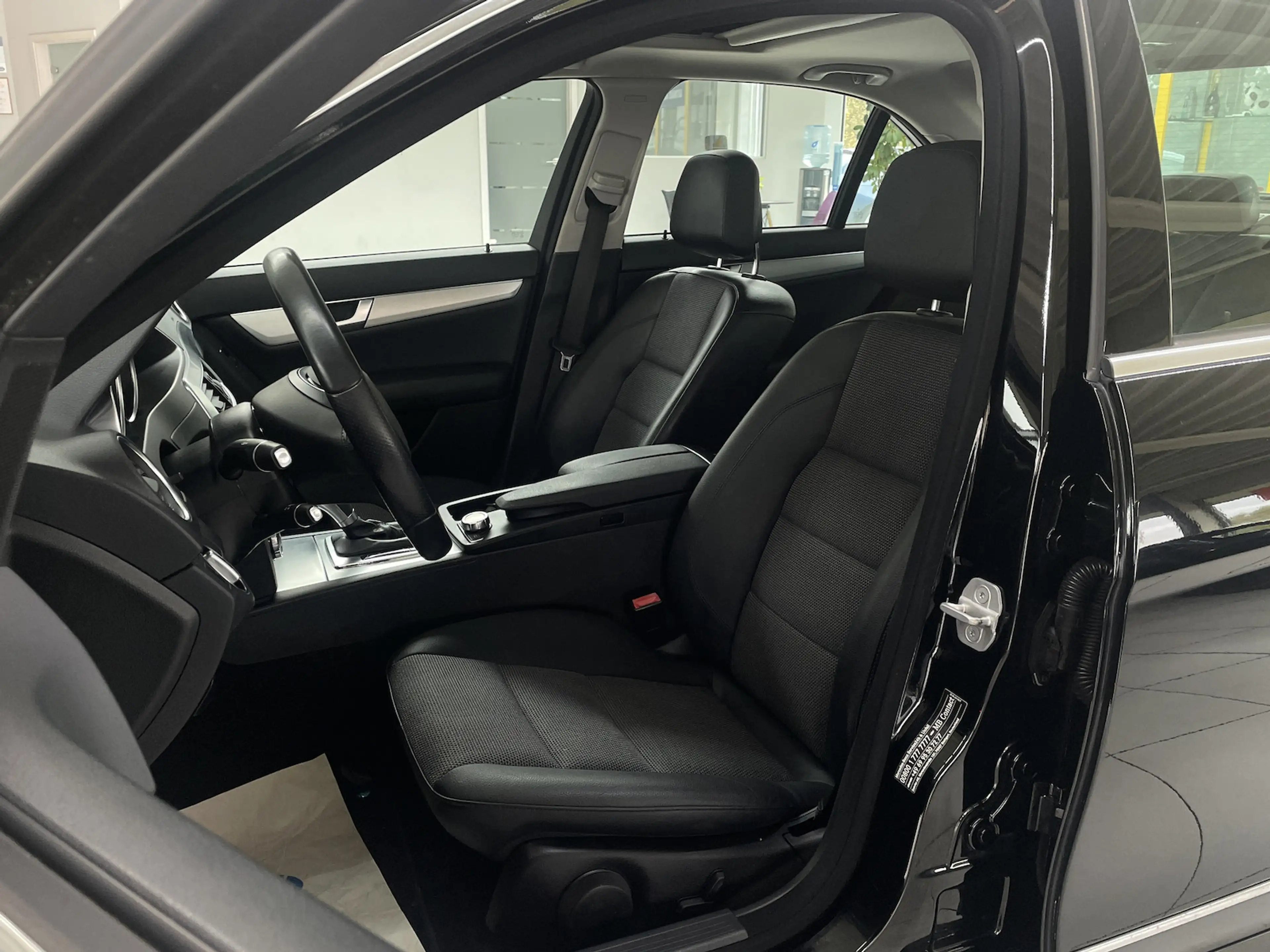 Mercedes-Benz C 350 CGI Aut. 4Matic Leder Navi Bi-Xenon AHK — photo 10