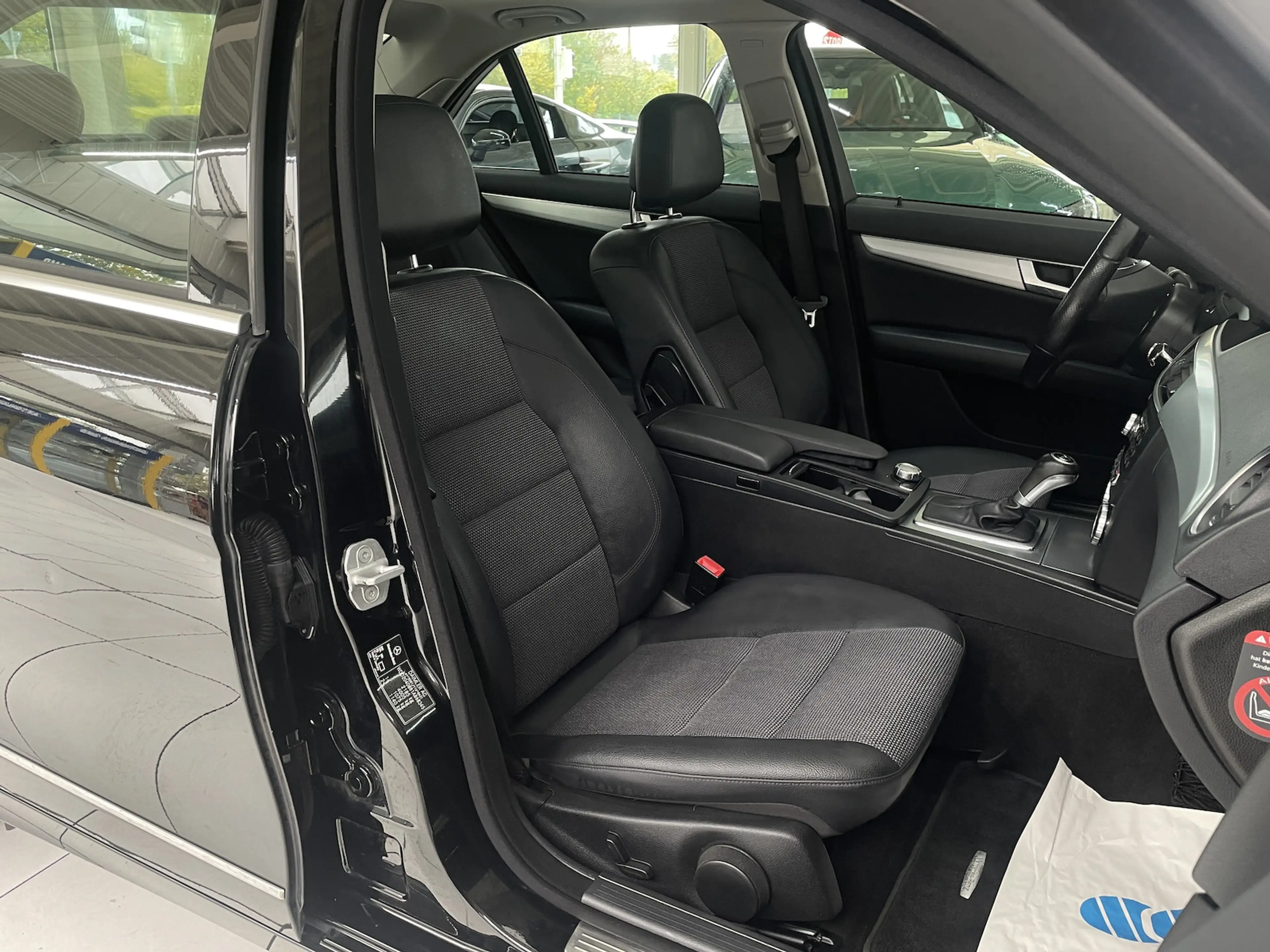 Mercedes-Benz C 350 CGI Aut. 4Matic Leder Navi Bi-Xenon AHK — photo 12