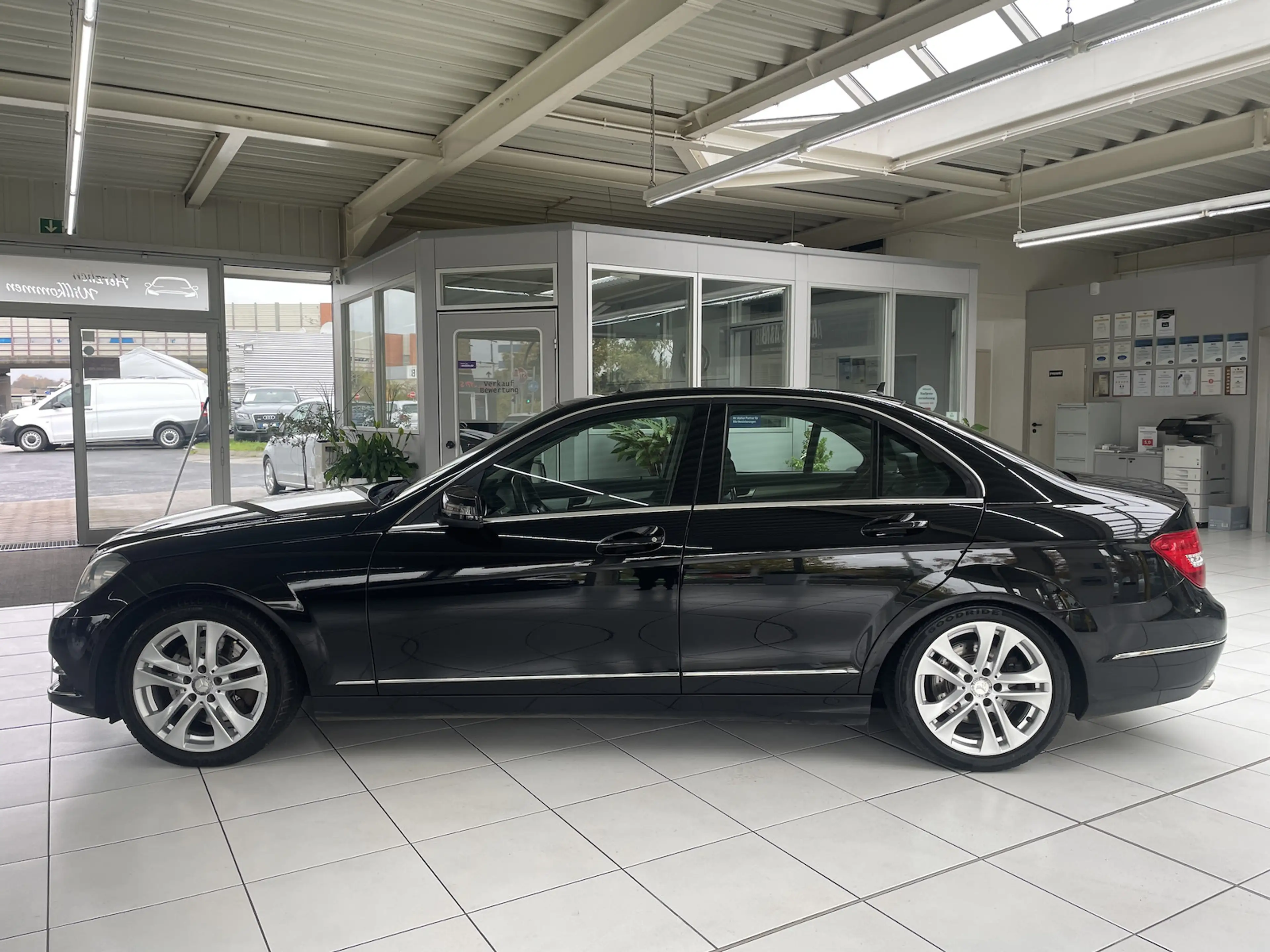 Mercedes-Benz C 350 CGI Aut. 4Matic Leder Navi Bi-Xenon AHK — photo 5
