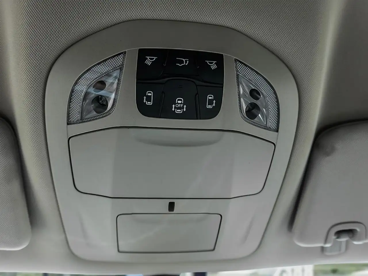 Chrysler Grand Caravan снимка Chrysler Grand Caravan