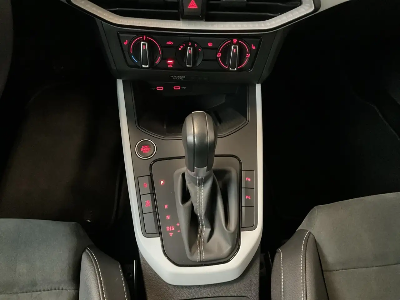 SEAT Arona Style+DSG+Led+P.Luxe+LM17 12
