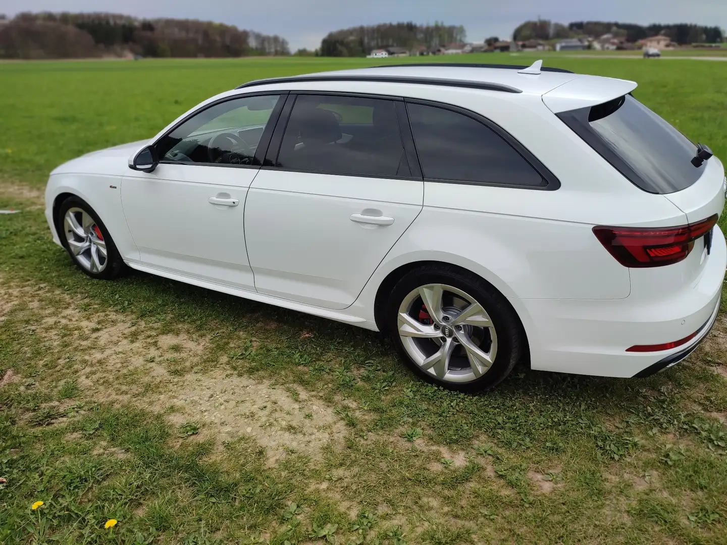 Audi A4 40 TDI sport Weiß - 2