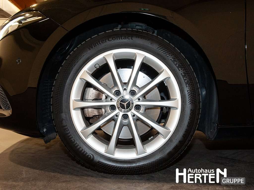 Mercedes-Benz A 220