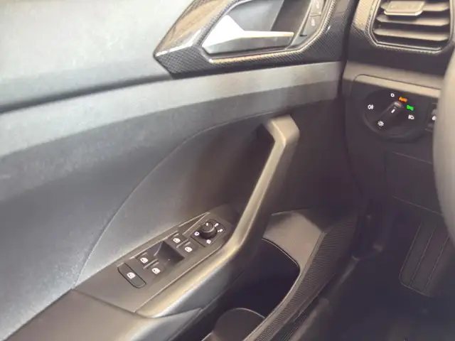 Volkswagen T-Cross view 14