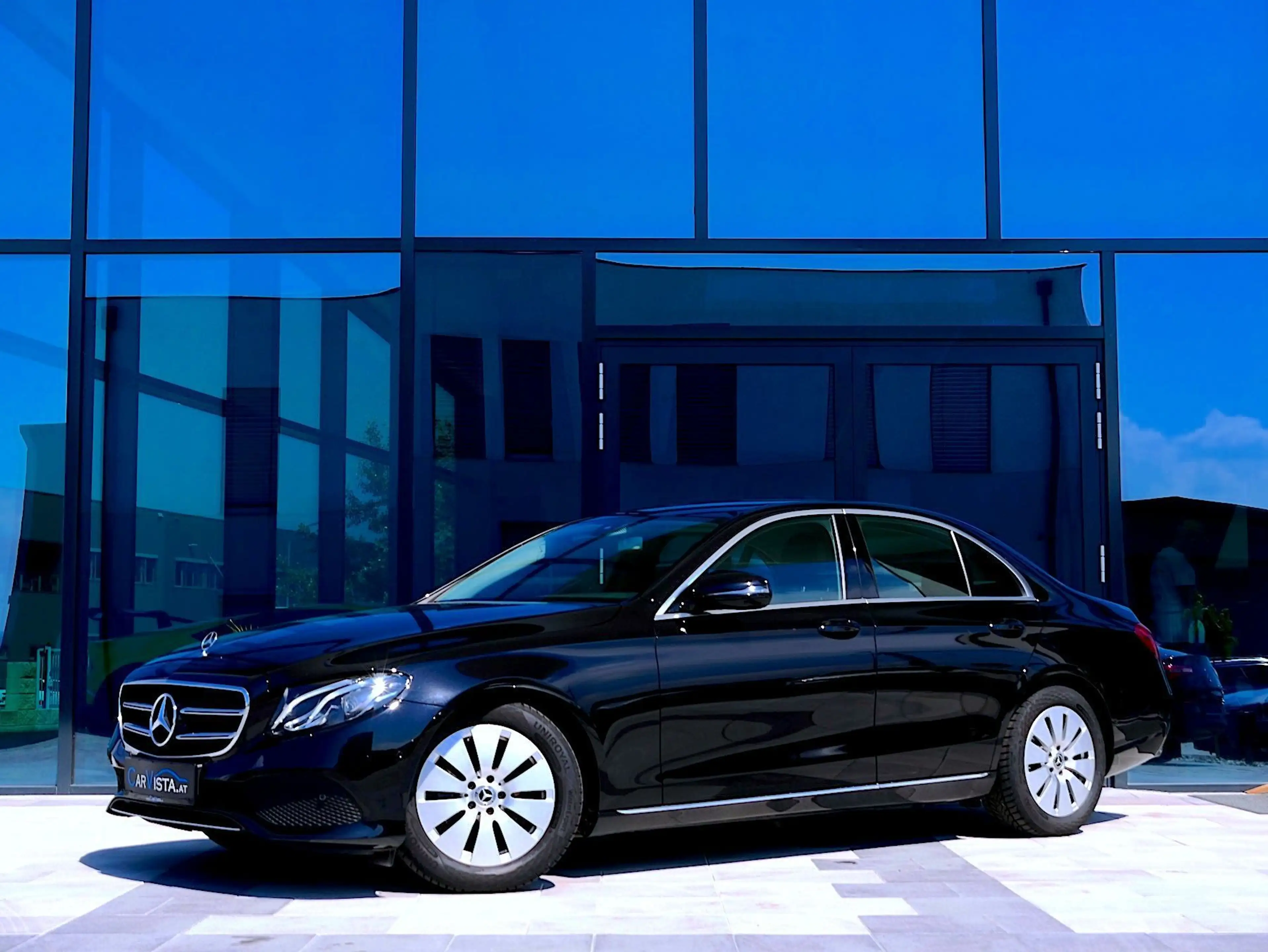 Mercedes-Benz E 200 Avantgarde Aut. *Park-Assistent* — photo 2