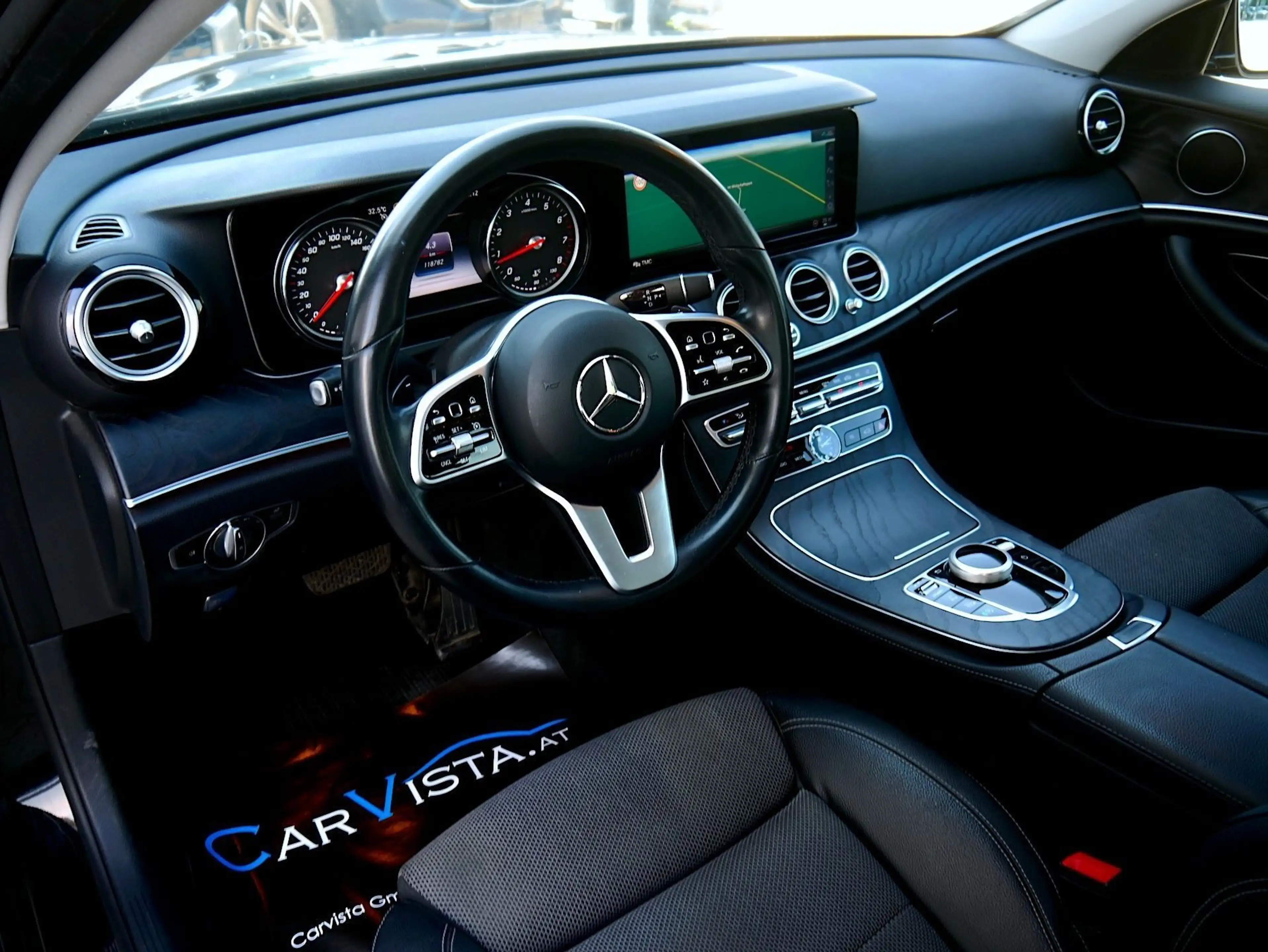 Mercedes-Benz E 200 Avantgarde Aut. *Park-Assistent* — photo 9