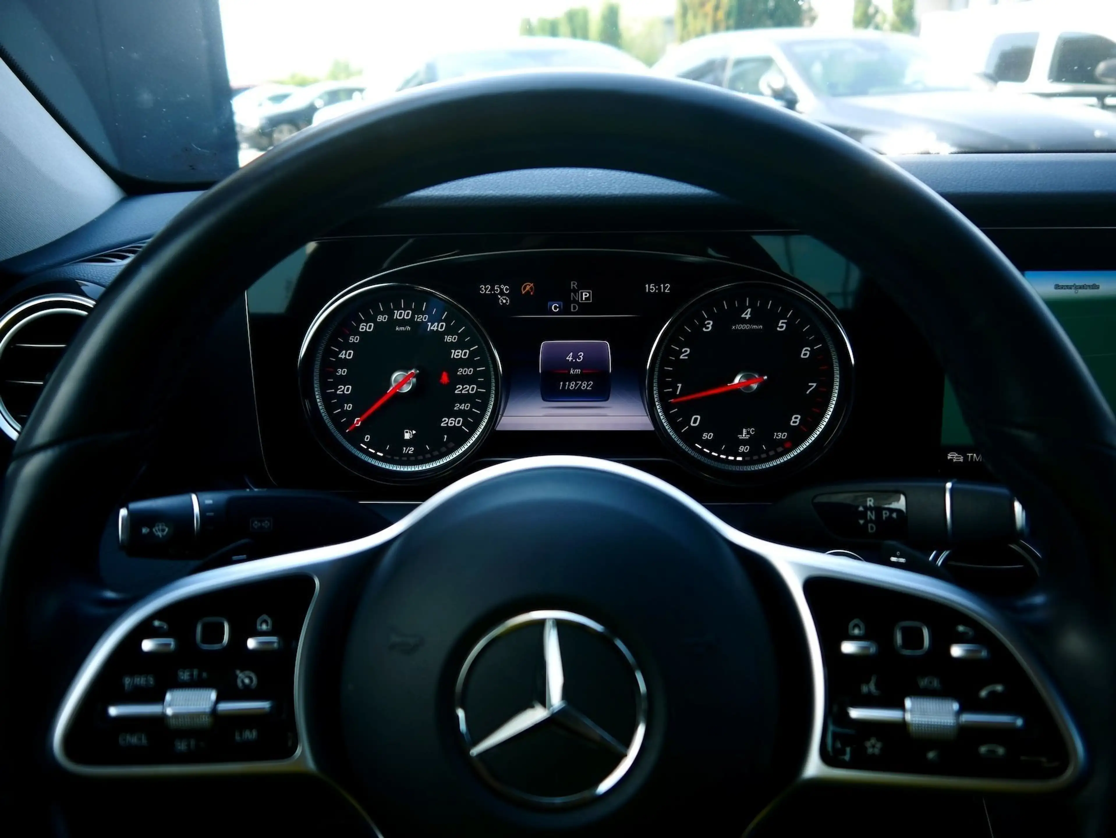 Mercedes-Benz E 200 Avantgarde Aut. *Park-Assistent* — photo 12