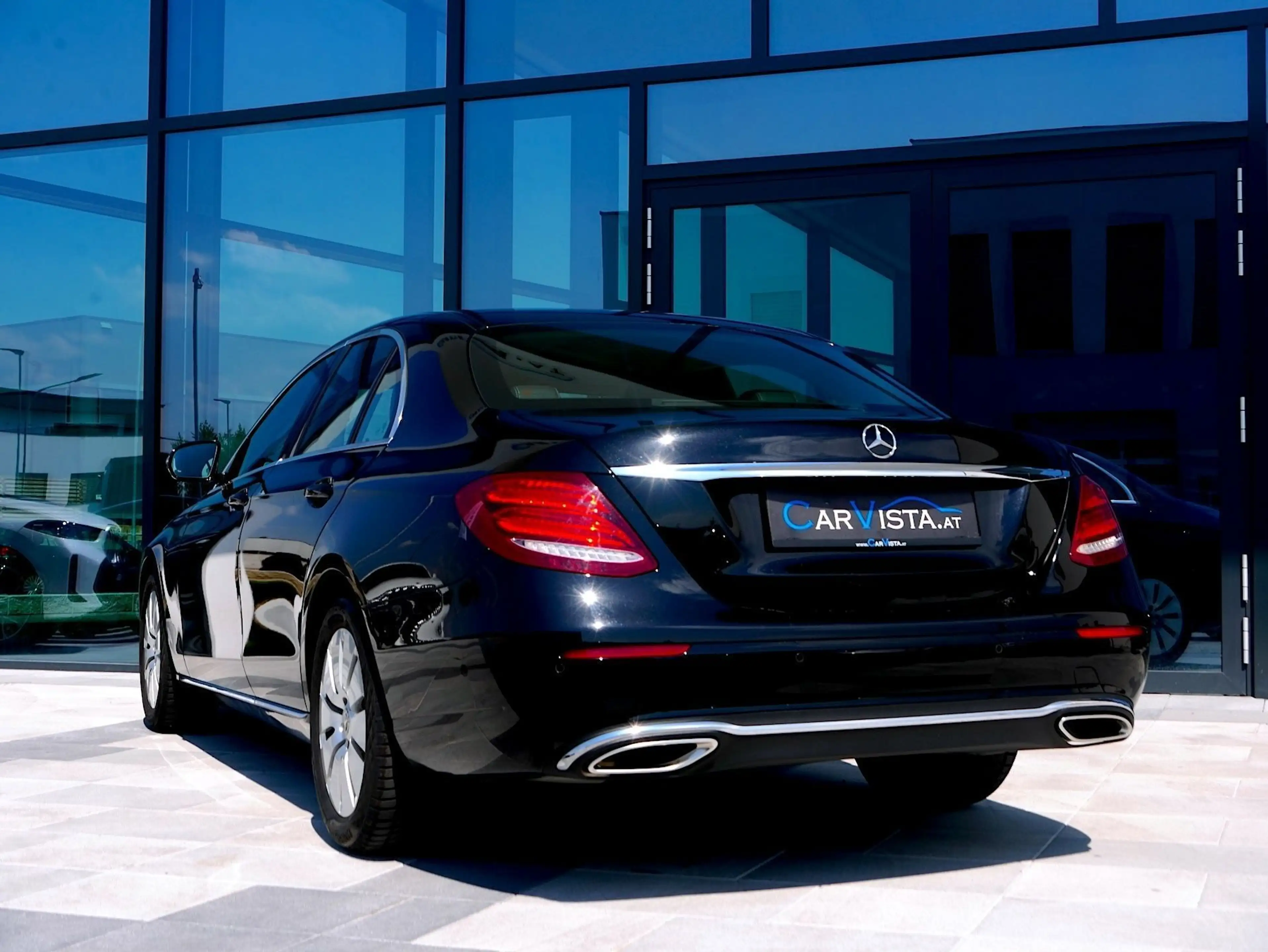 Mercedes-Benz E 200 Avantgarde Aut. *Park-Assistent* — photo 7