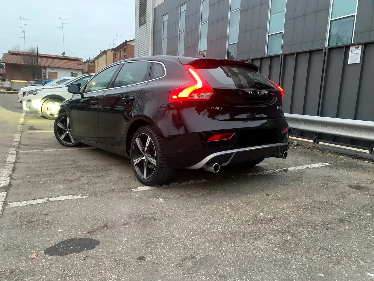 Volvo V40 2.0 d2 R-design Kinetic my17 - 1