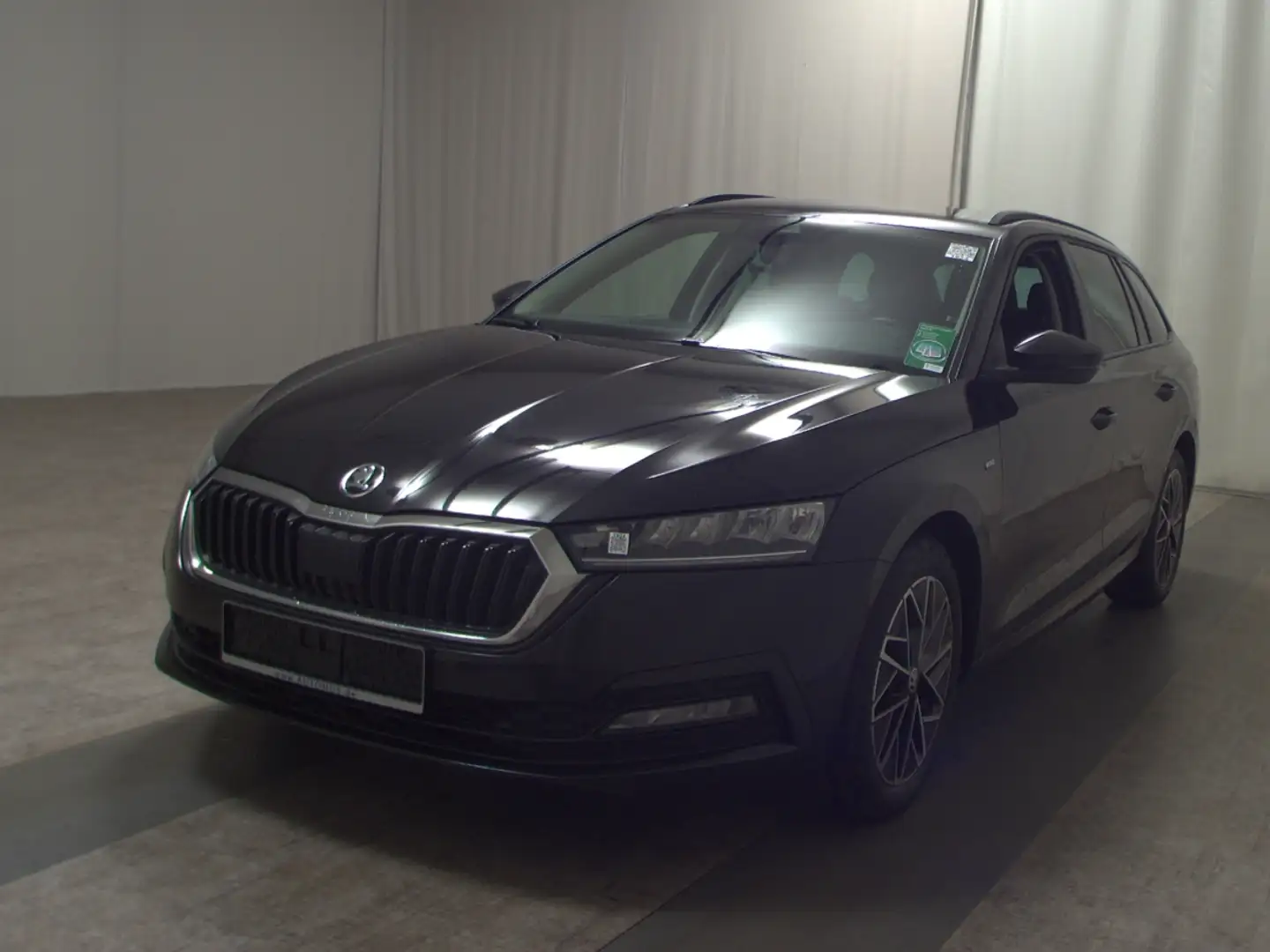 Skoda Octavia Combi 2.0 TDI Clever Navi LED vc RFK LM Schwarz - 2