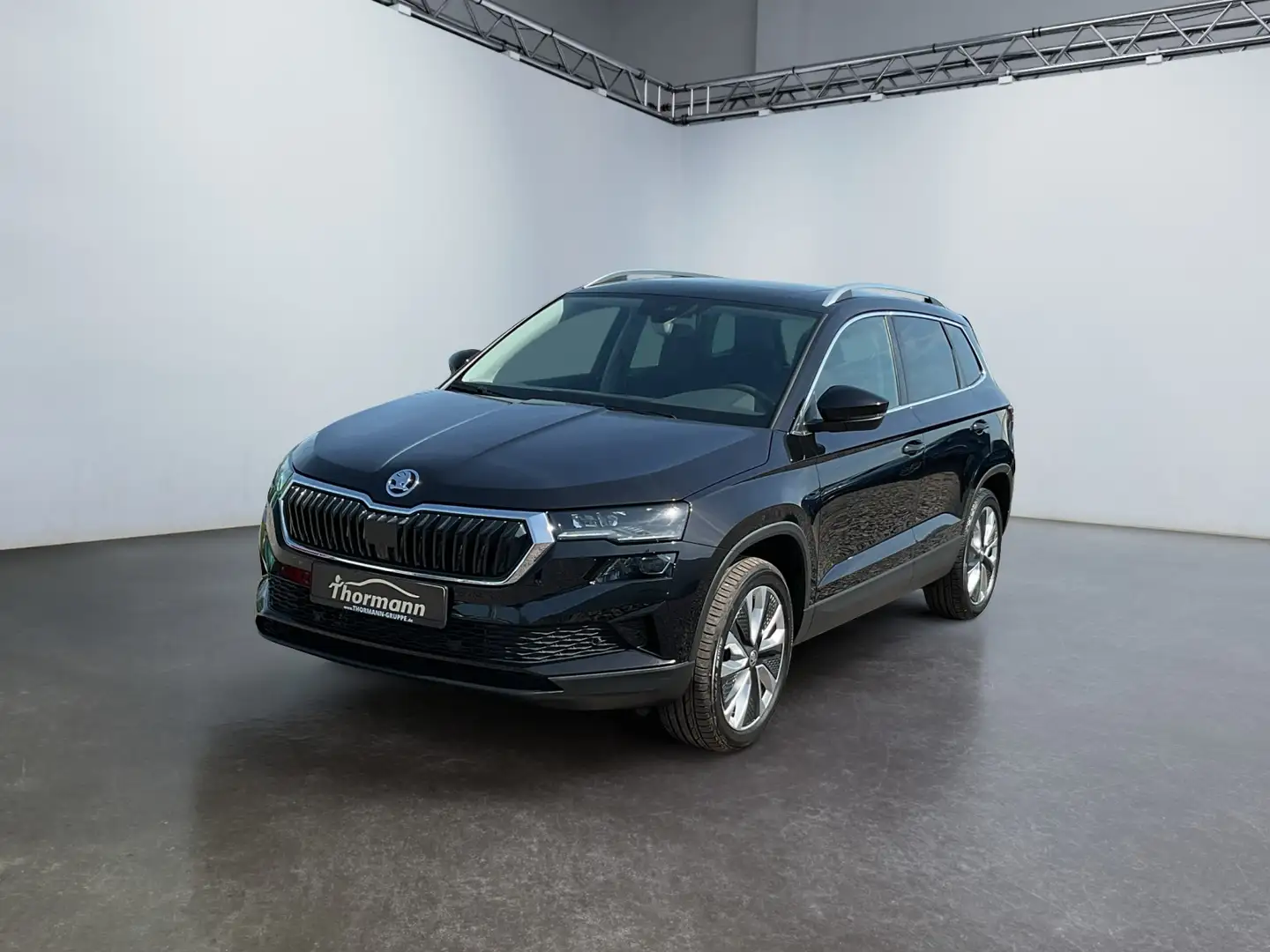 Skoda Karoq Style 1.5 TSI DSG ACC Pano AHK MATRIX LM Schwarz - 2