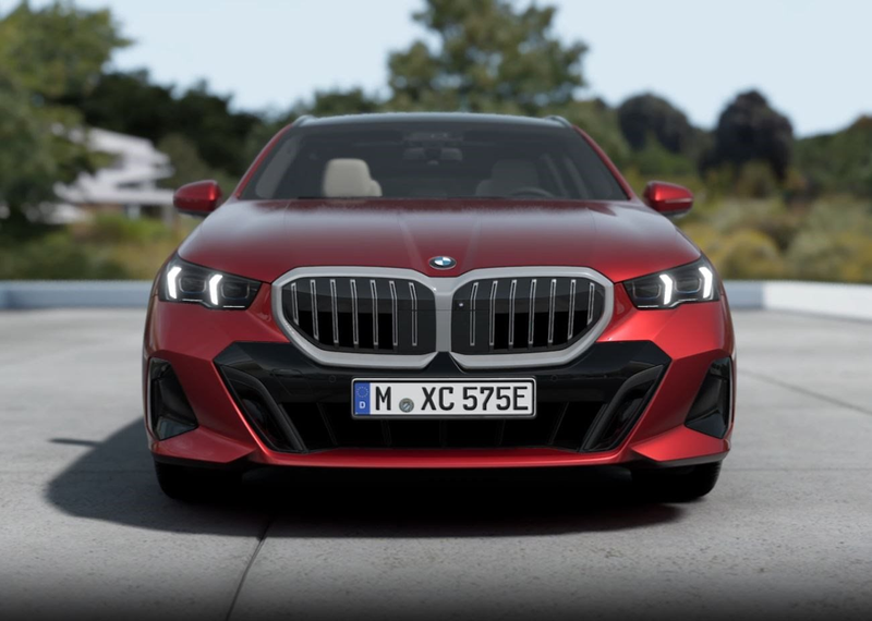 BMW 550 e xDrive Touring M Sport //Stop&Go B&W Pano — photo 10