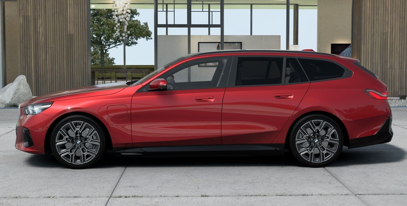 BMW 550 e xDrive Touring M Sport //Stop&Go B&W Pano — photo 4