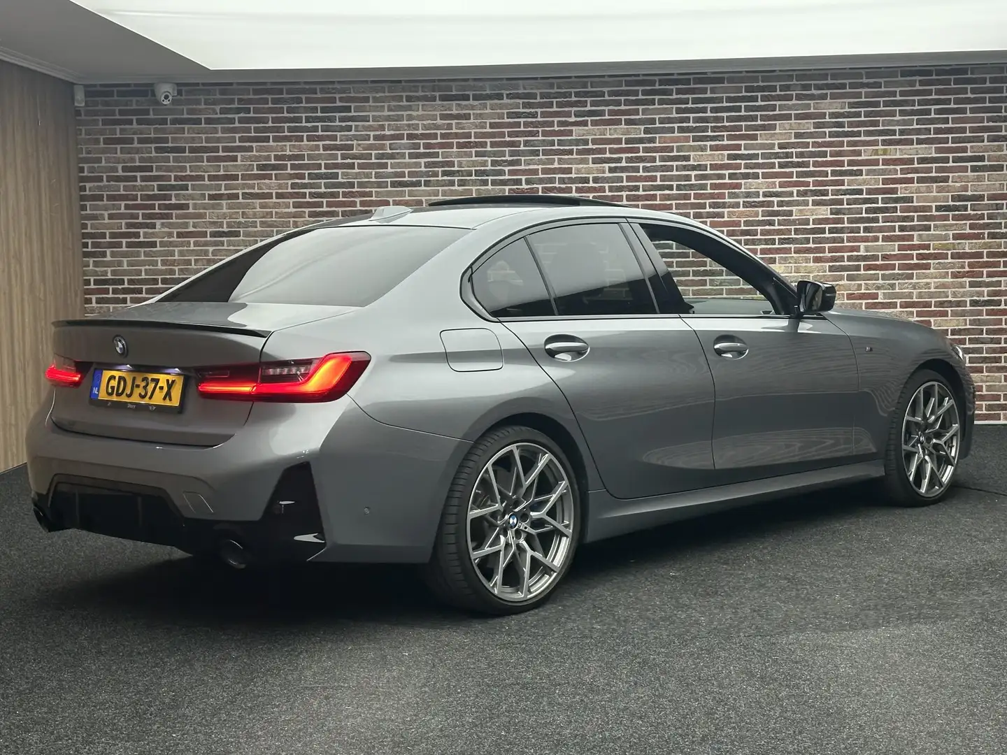 BMW 330 3-serie 330e M Performance Sport H/K Memory Dak Ca Grijs - 2