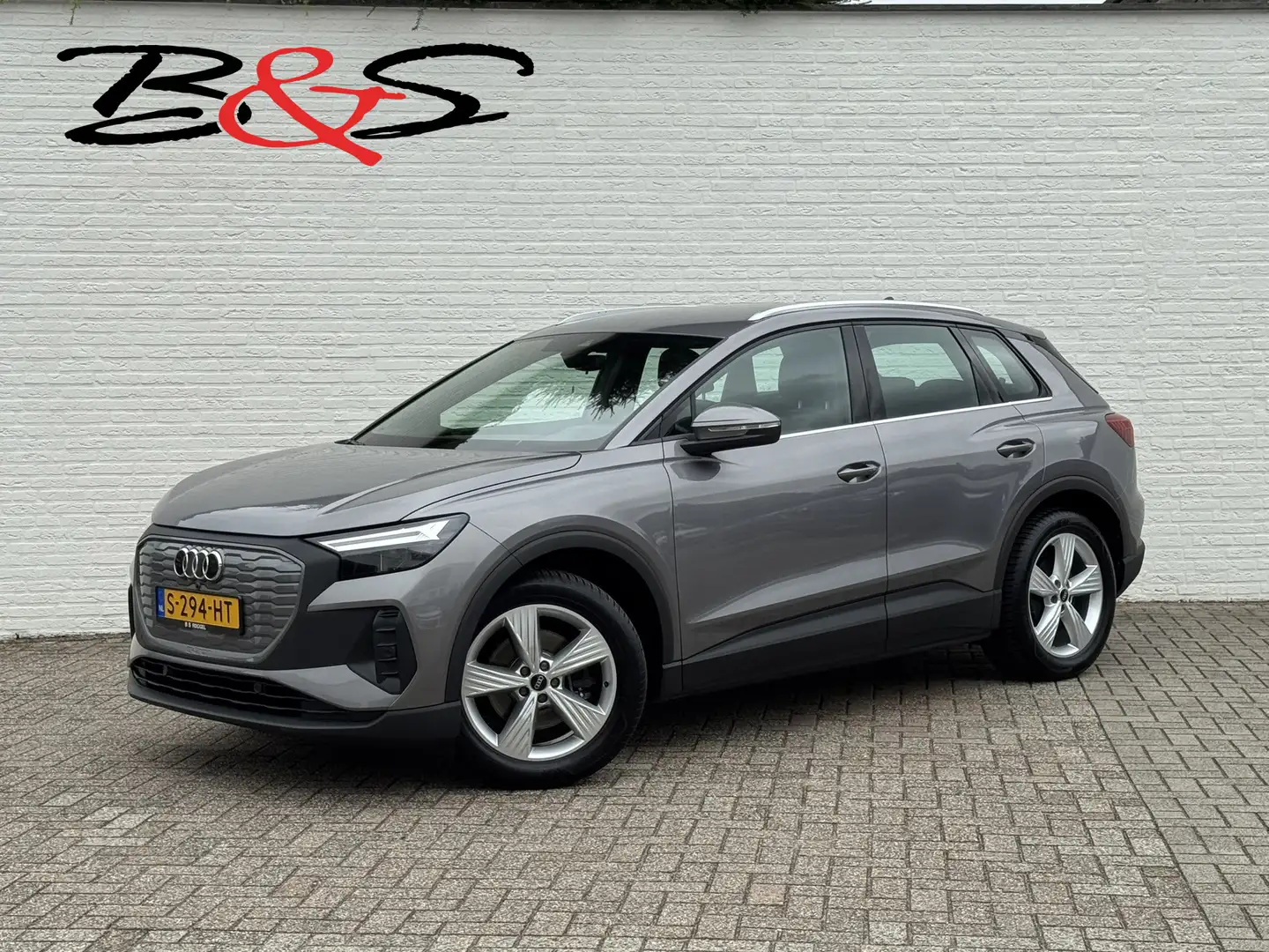 AUDI Q4