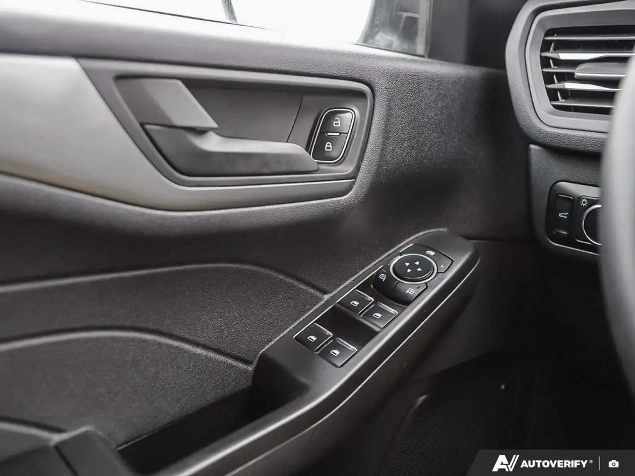 Ford Escape снимка Ford Escape