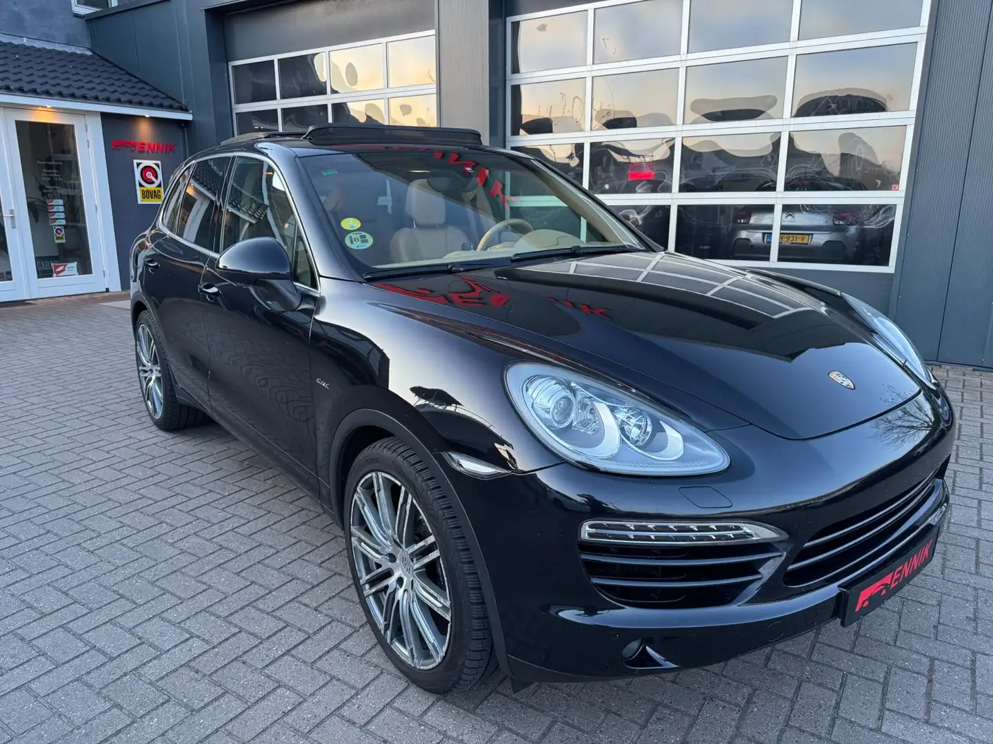 Porsche Cayenne 3.0 D Platinum Edition / Pano / Airsusp / Carplay Černá - 2